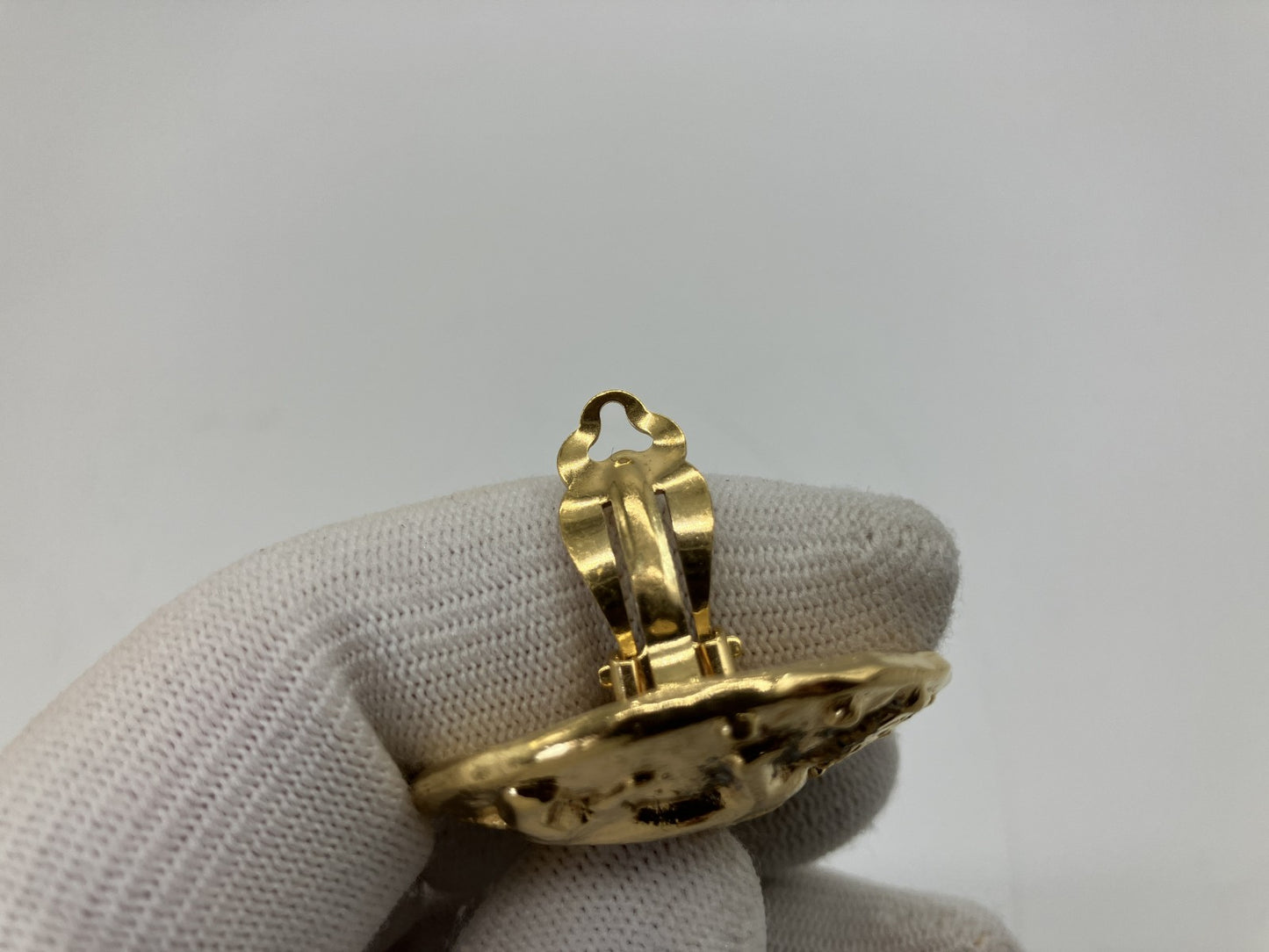 CHANEL 93A Lion Motif Clip Earring Gold Large 3.7cm Single Vintage