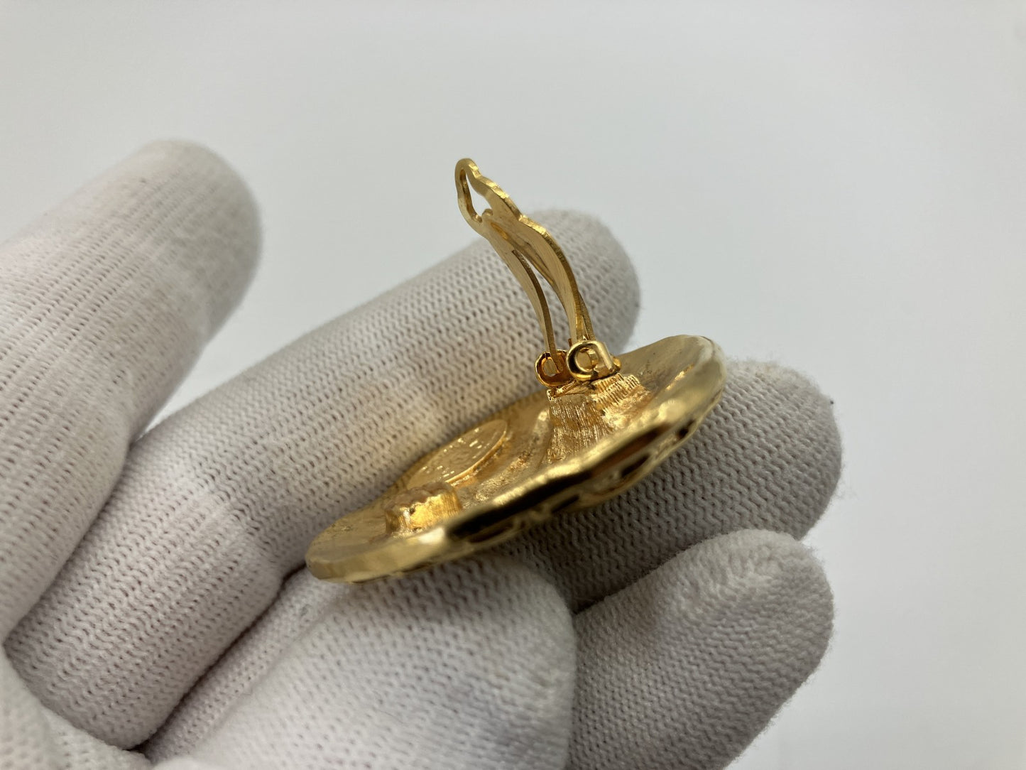 CHANEL 93A Lion Motif Clip Earring Gold Large 3.7cm Single Vintage