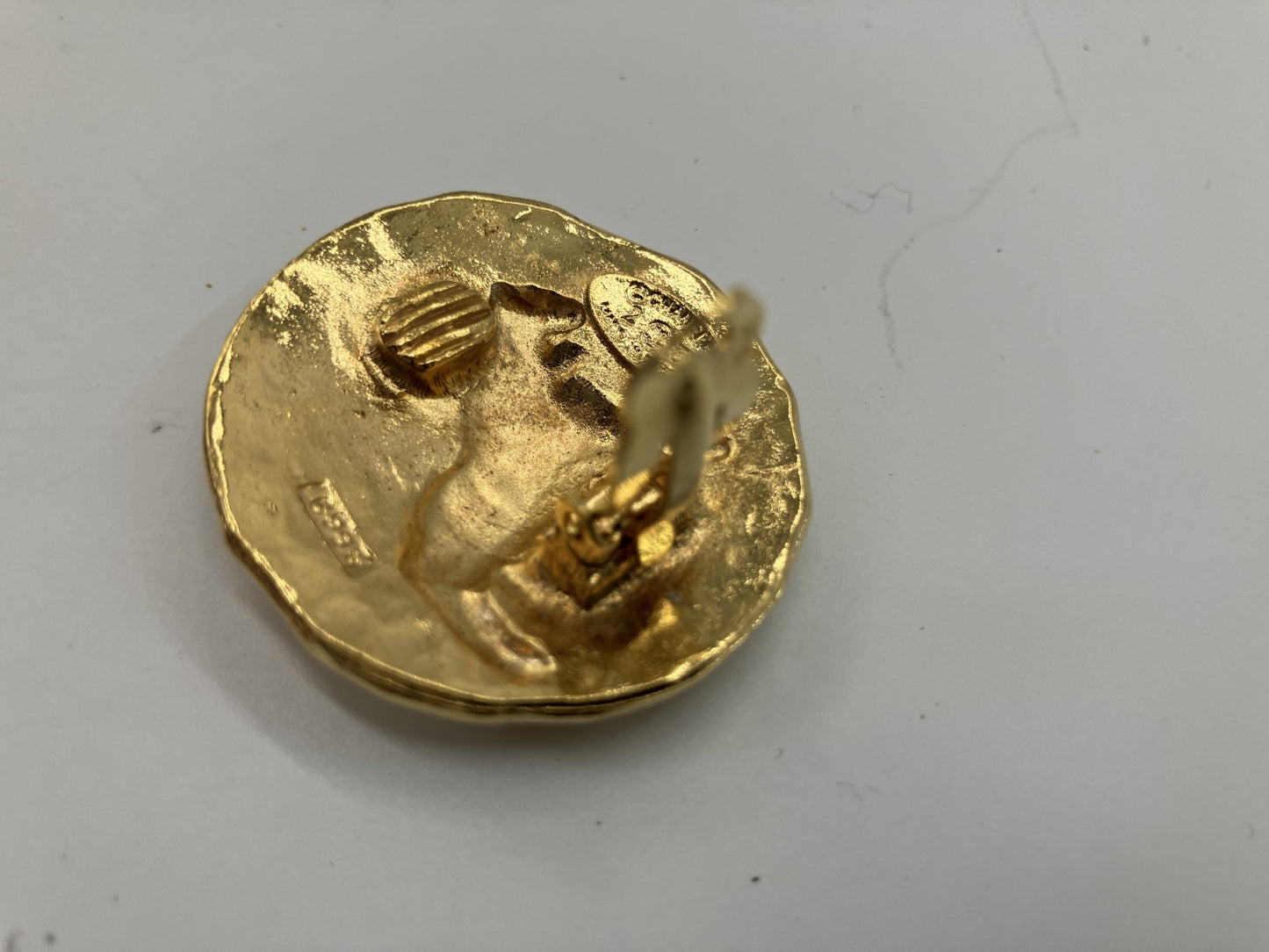 CHANEL 93A Lion Motif Clip Earring Gold Large 3.7cm Single Vintage
