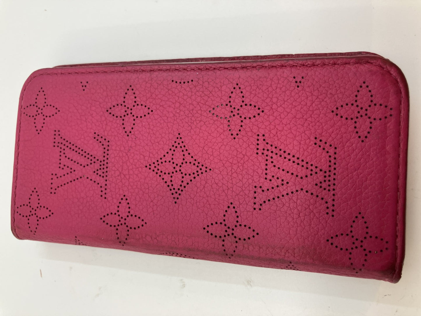 LOUIS VUITTON Mahina Leather iPhone SE2/SE3 Case Wallet Cover Red Spain