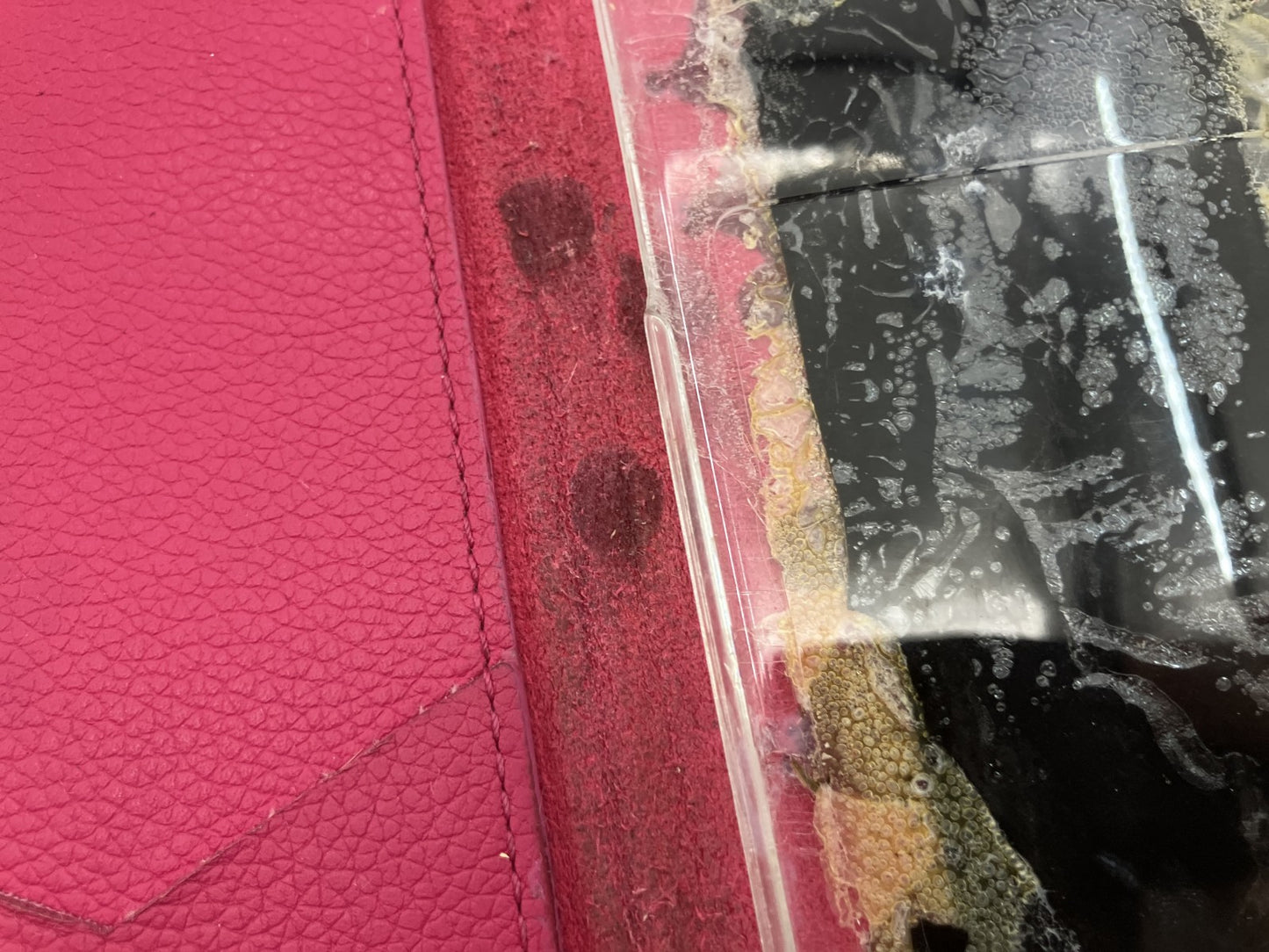 LOUIS VUITTON Mahina Leather iPhone SE2/SE3 Case Wallet Cover Red Spain