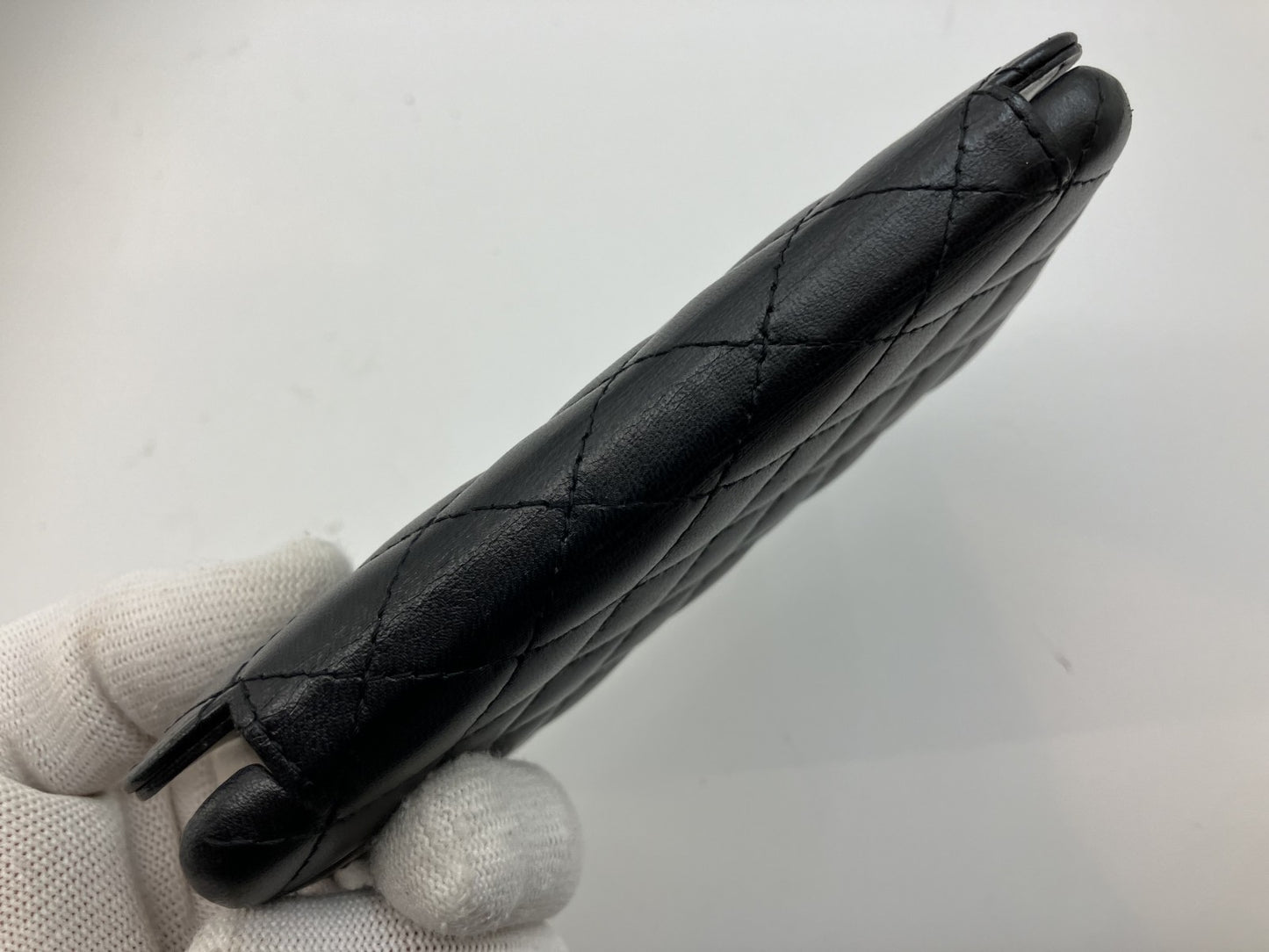 CHANEL calf iphone se2 se3 phone case black