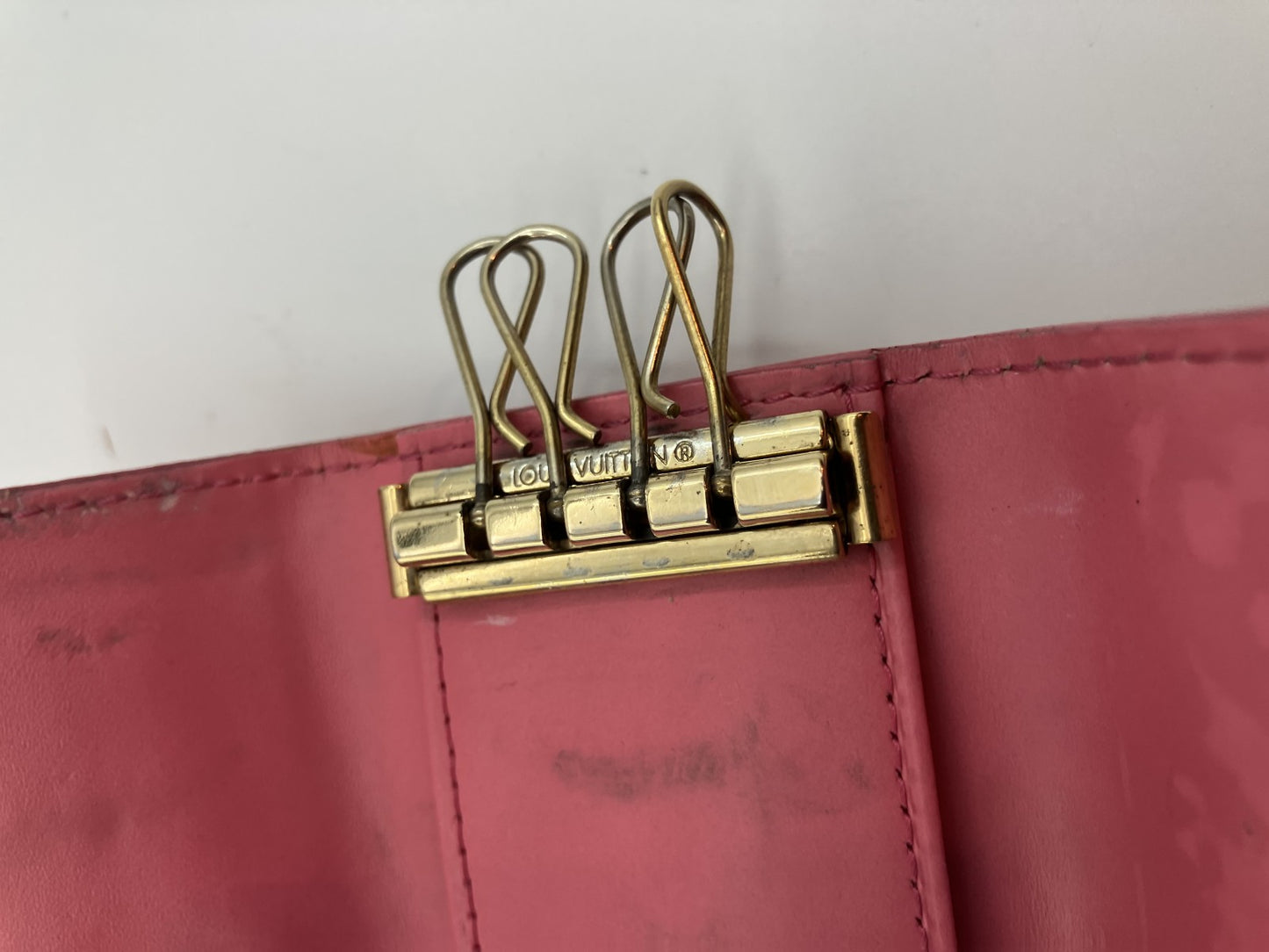 Louis Vuitton Monogram Vernis Multiclﾃｩs 4 Pomme d'Amour Key Case (4 Hooks) M91976 -