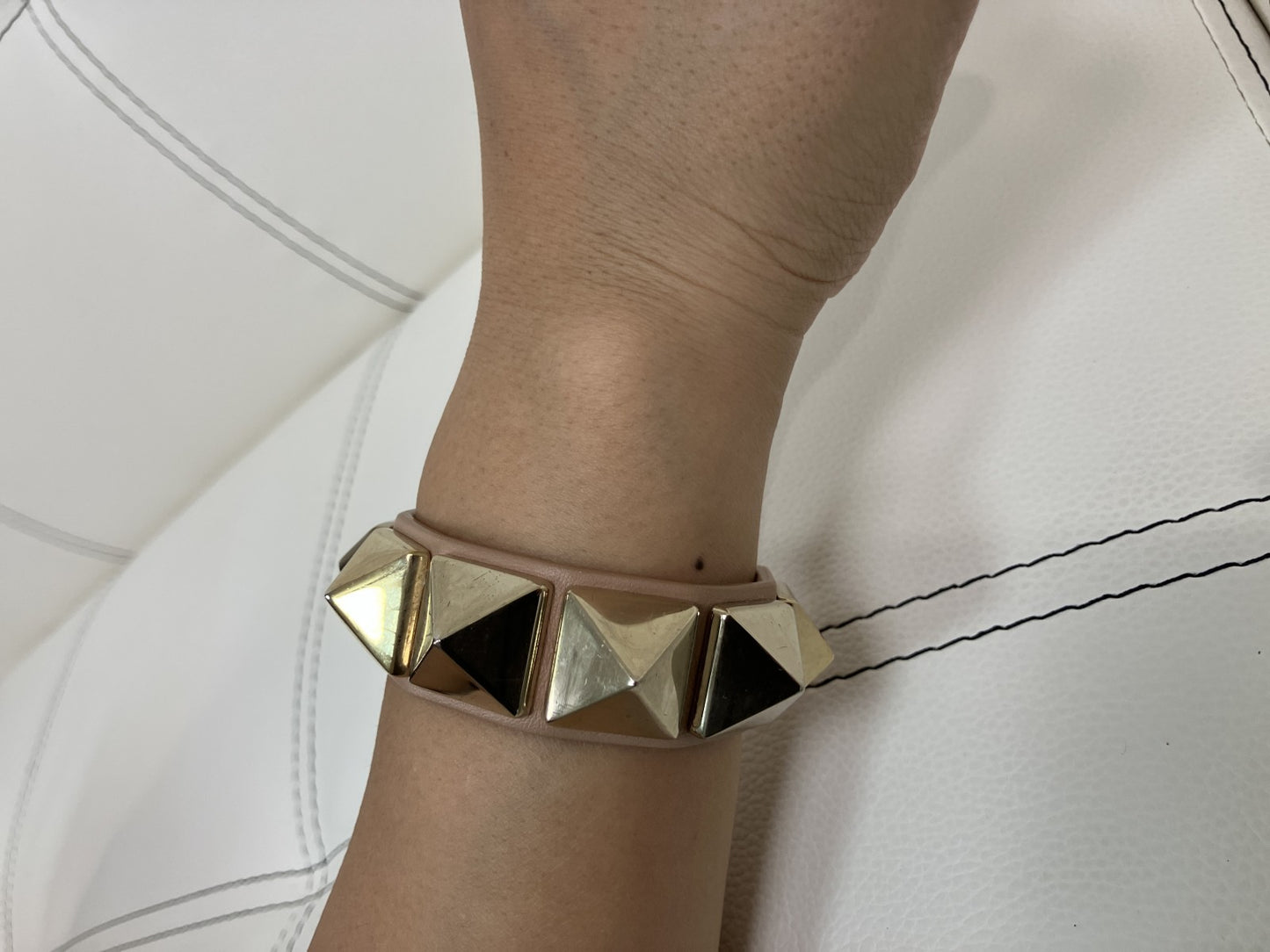 Valentino Garavani Leather Stud Bracelet Gold Nude 21.6cm 17.5-19.5cm