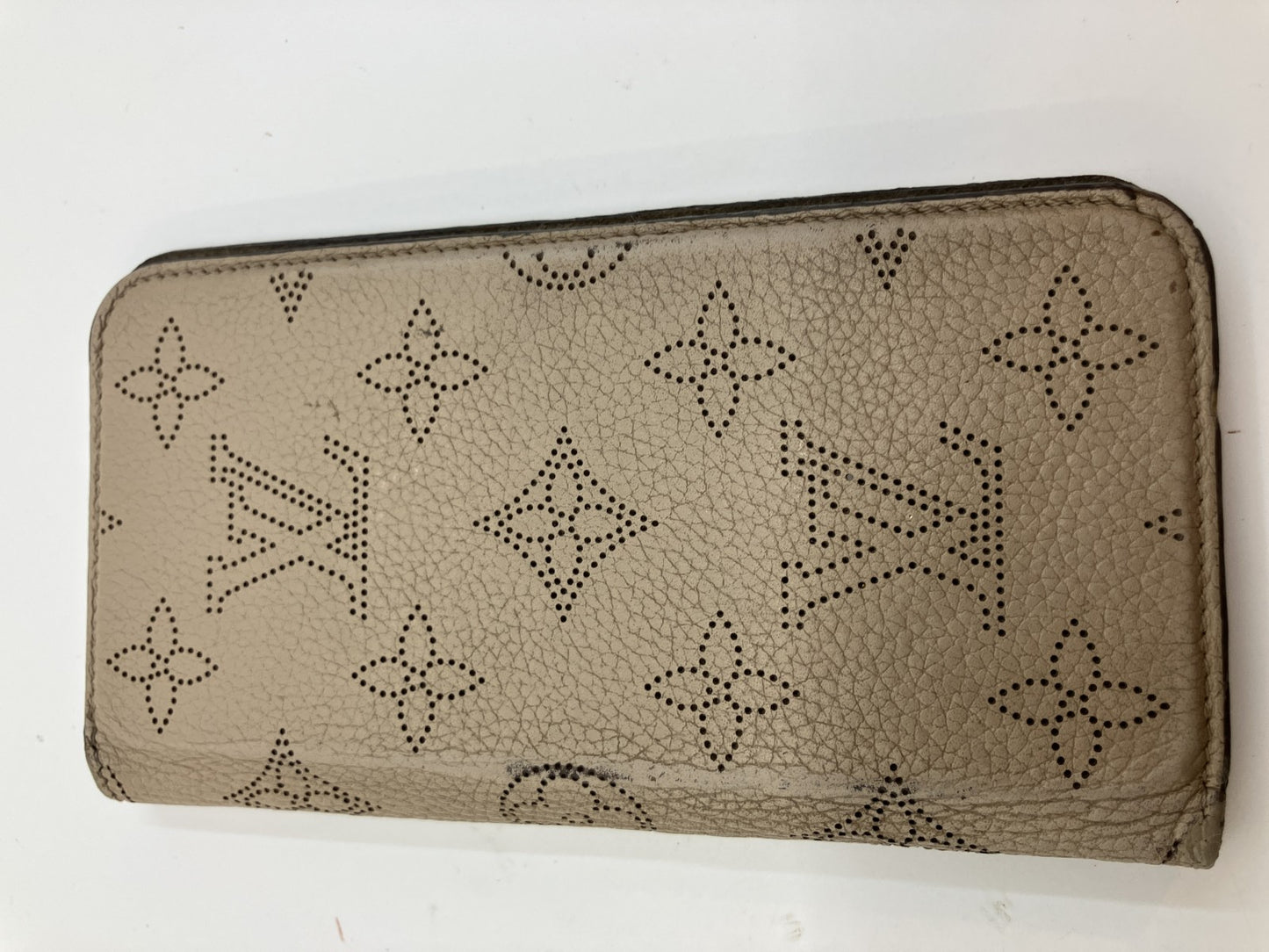 Louis Vuitton Mahina iPhone X/XS Folio Case Beige M68886 Leather Made in Spain