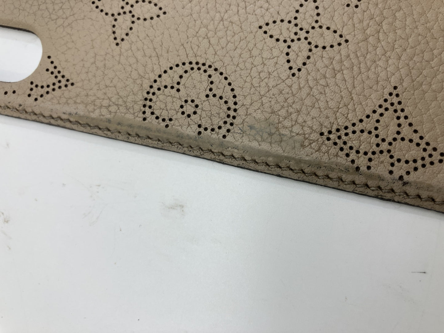 Louis Vuitton Mahina iPhone X/XS Folio Case Beige M68886 Leather Made in Spain