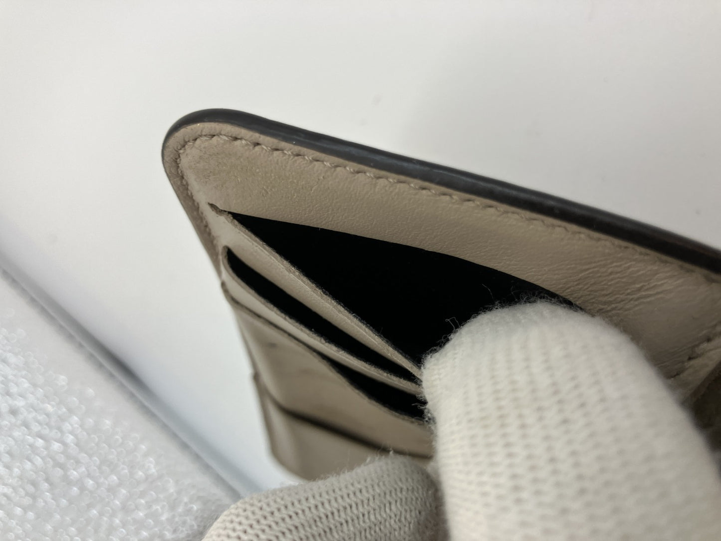 Louis Vuitton Mahina iPhone X/XS Folio Case Beige M68886 Leather Made in Spain