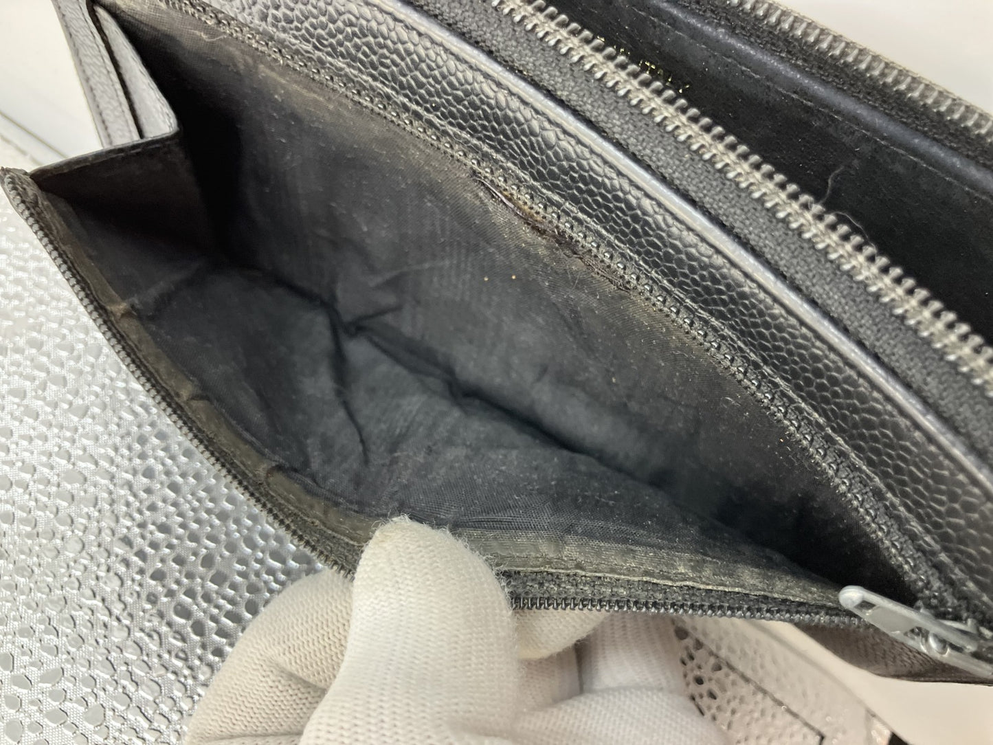 Chanel Caviar Skin Purse Zip Seal (No. 8) Black 20x10cm