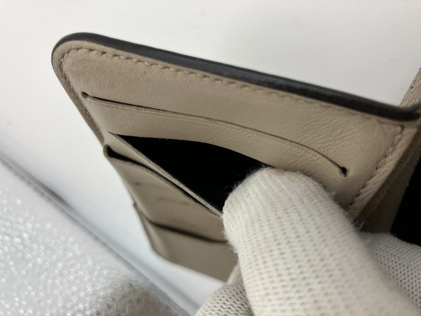 Louis Vuitton Mahina iPhone X/XS Folio Case Beige M68886 Leather Made in Spain