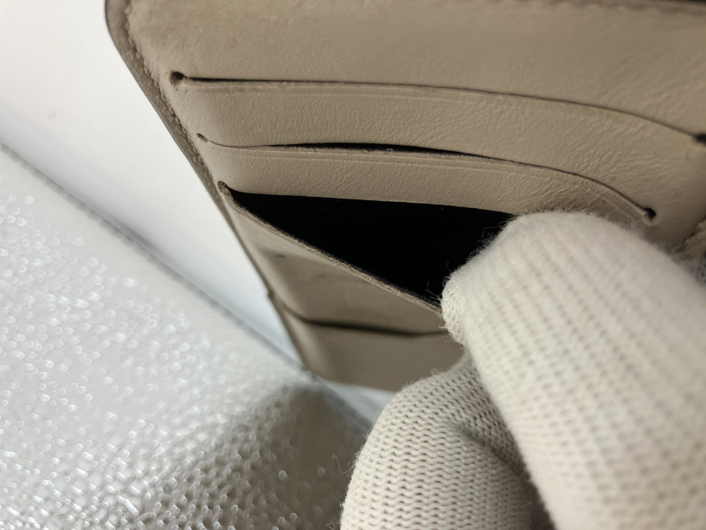 Louis Vuitton Mahina iPhone X/XS Folio Case Beige M68886 Leather Made in Spain