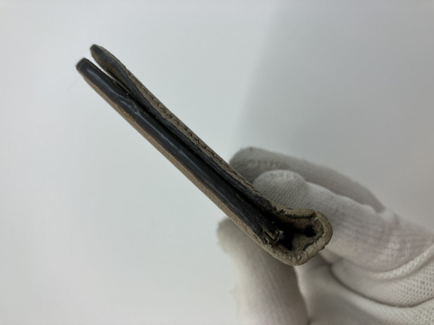 Louis Vuitton Mahina iPhone X/XS Folio Case Beige M68886 Leather Made in Spain