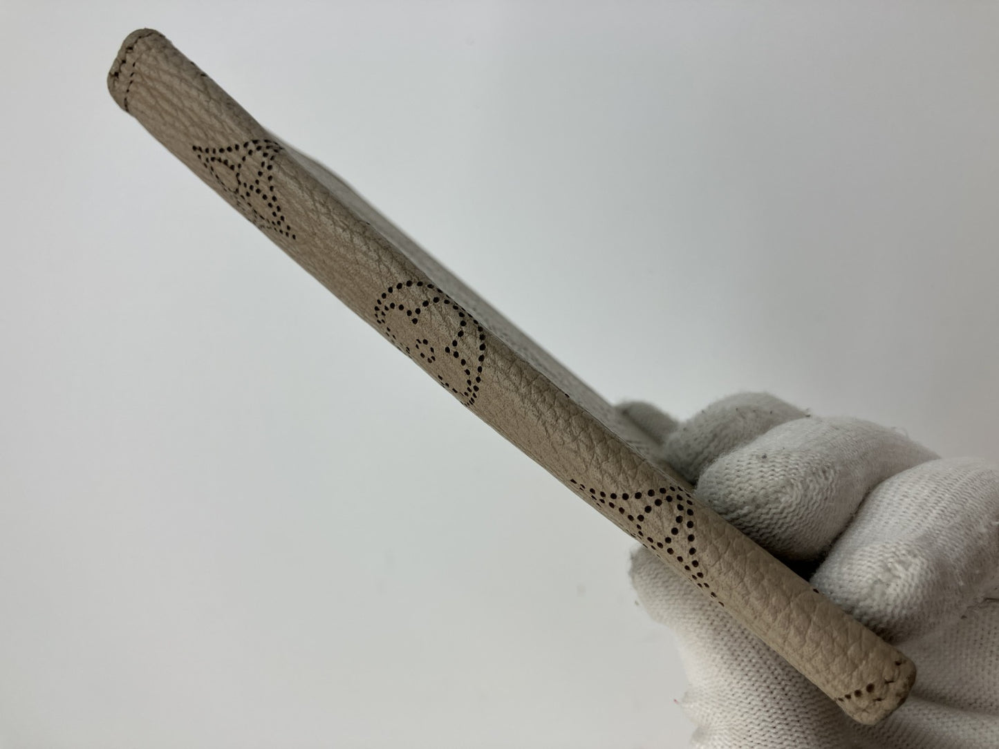 Louis Vuitton Mahina iPhone X/XS Folio Case Beige M68886 Leather Made in Spain