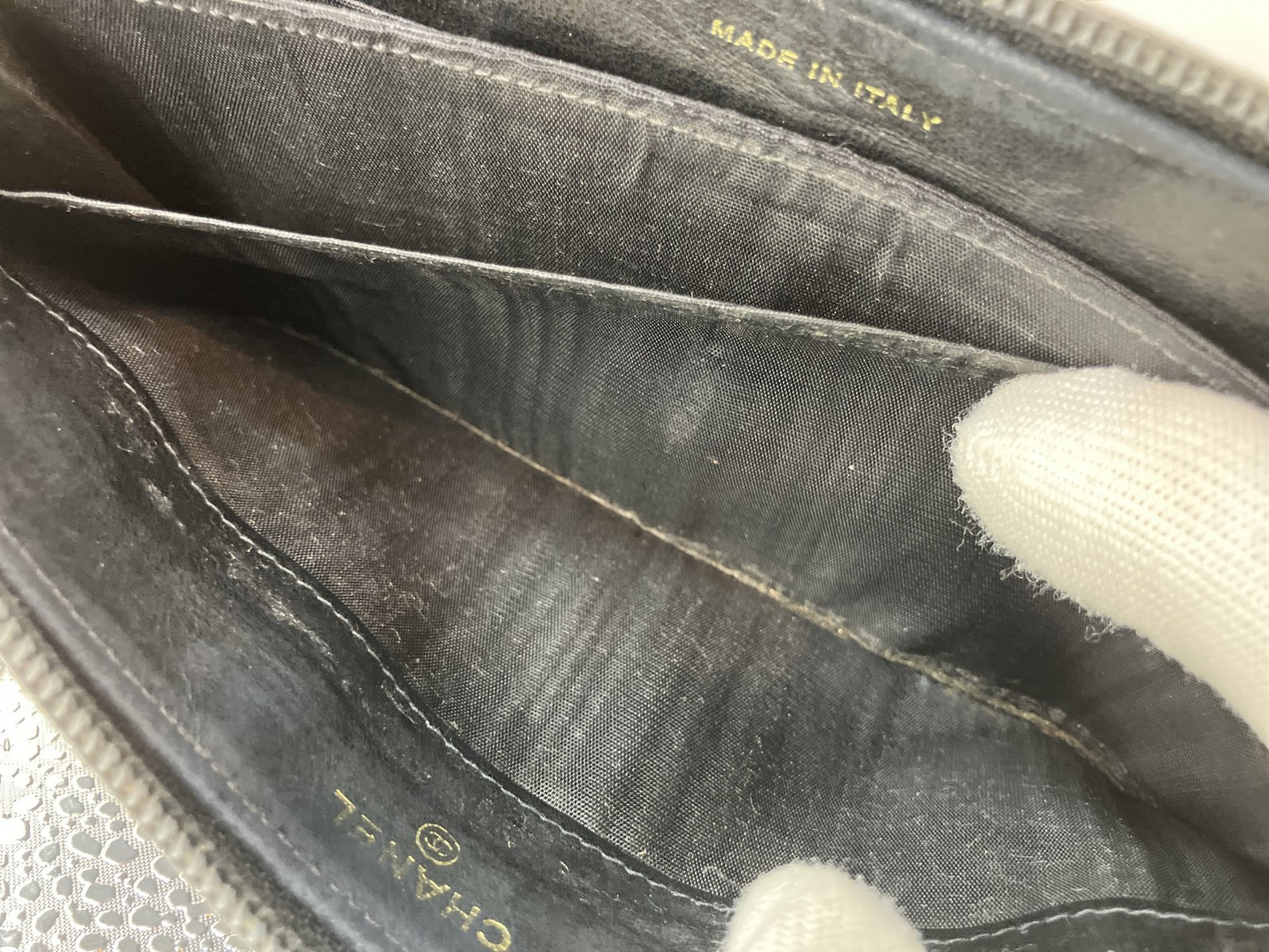 Chanel Caviar Skin Purse Zip Seal (No. 8) Black 20x10cm