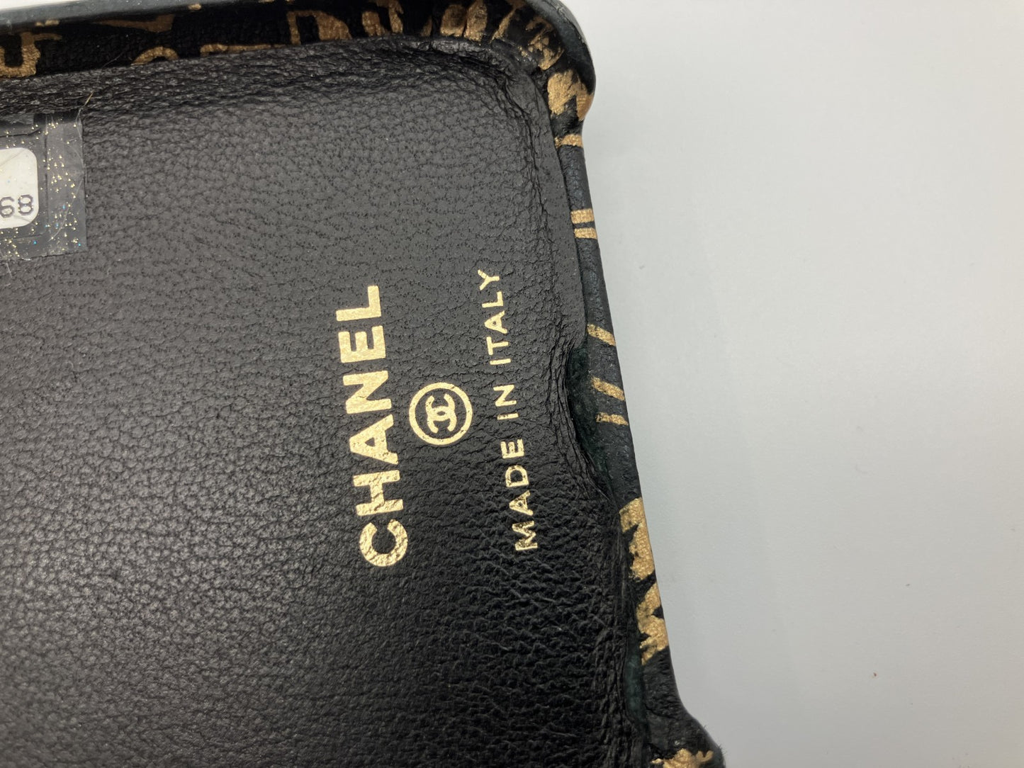 CHANEL Lambskin iPhone X / XS Case Graffiti Logo Black Gold – Authentic