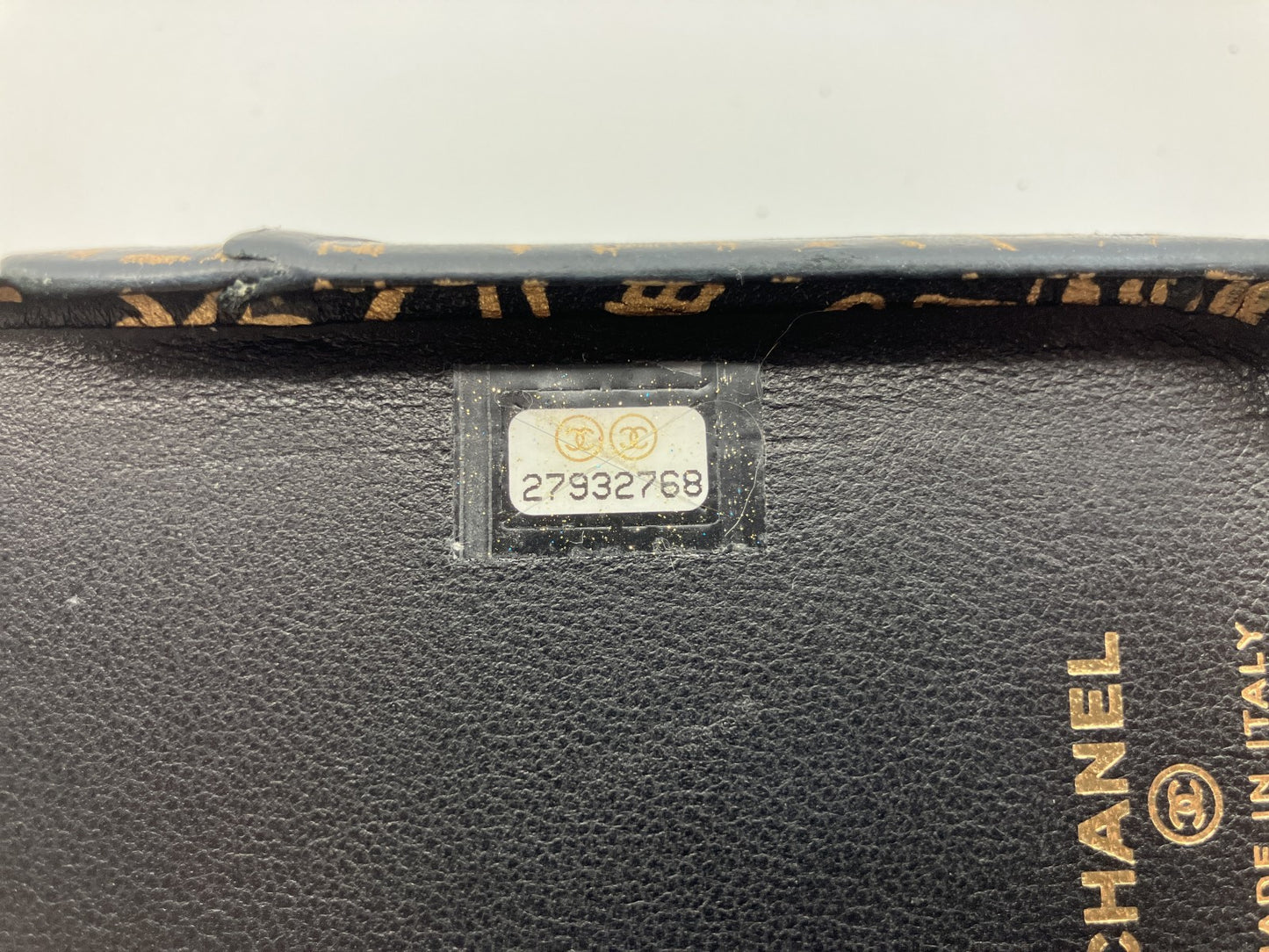 CHANEL Lambskin iPhone X / XS Case Graffiti Logo Black Gold – Authentic