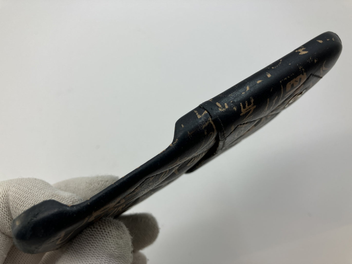 CHANEL Lambskin iPhone X / XS Case Graffiti Logo Black Gold – Authentic