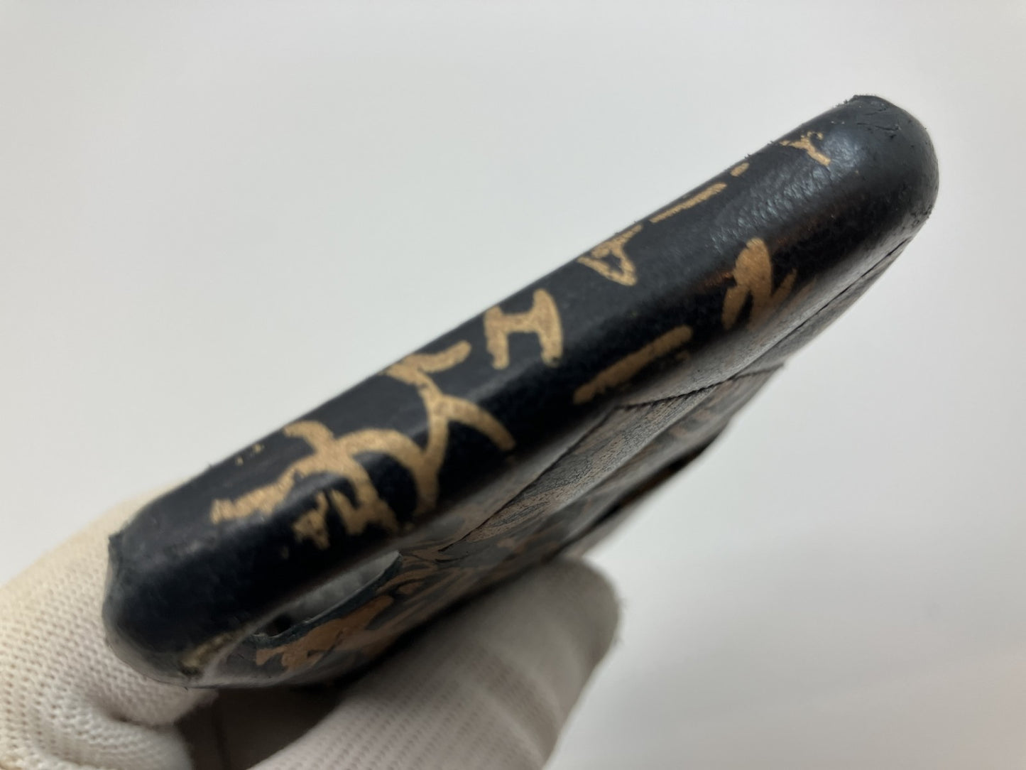 CHANEL Lambskin iPhone X / XS Case Graffiti Logo Black Gold – Authentic