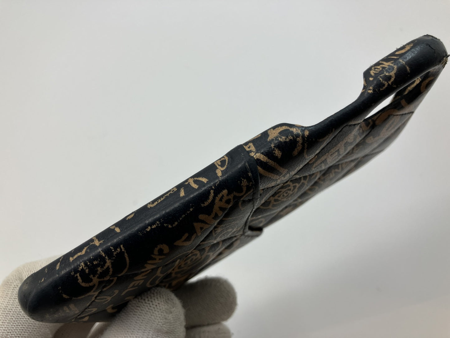 CHANEL Lambskin iPhone X / XS Case Graffiti Logo Black Gold – Authentic