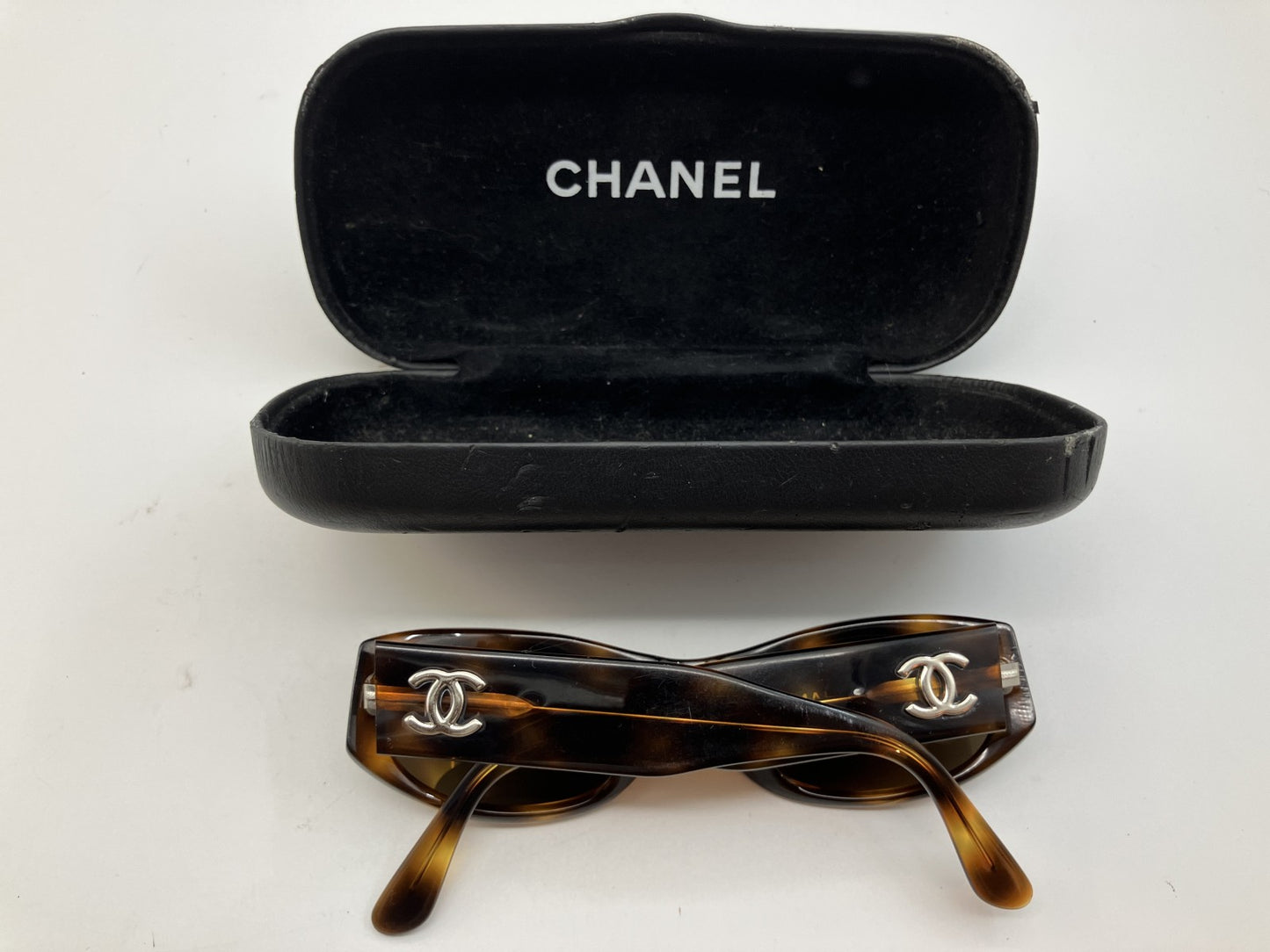 CHANEL 06920 91235 CC Logo Tortoiseshell Sunglasses – Small Frame Size