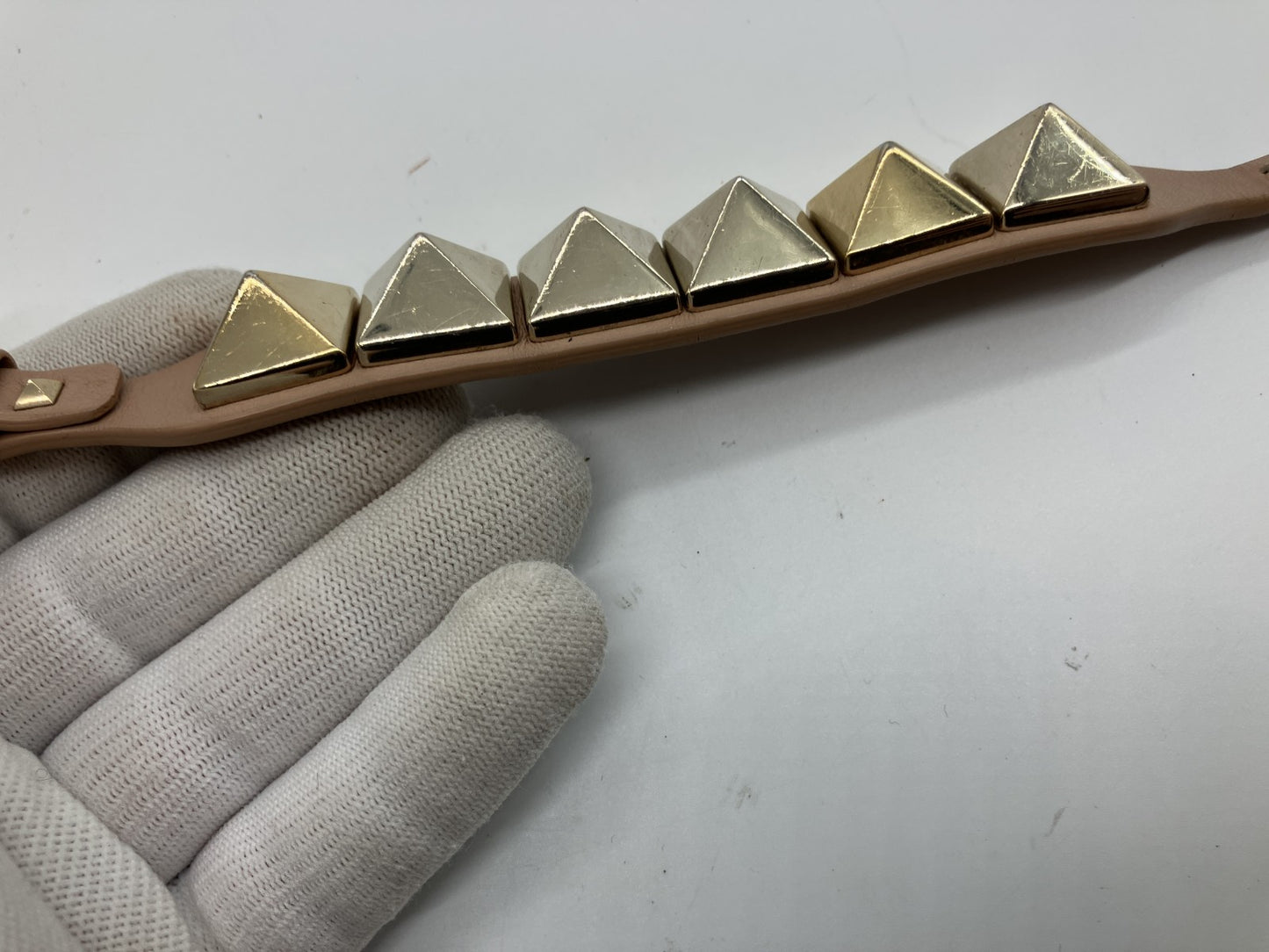 Valentino Garavani Leather Stud Bracelet Gold Nude 21.6cm 17.5-19.5cm