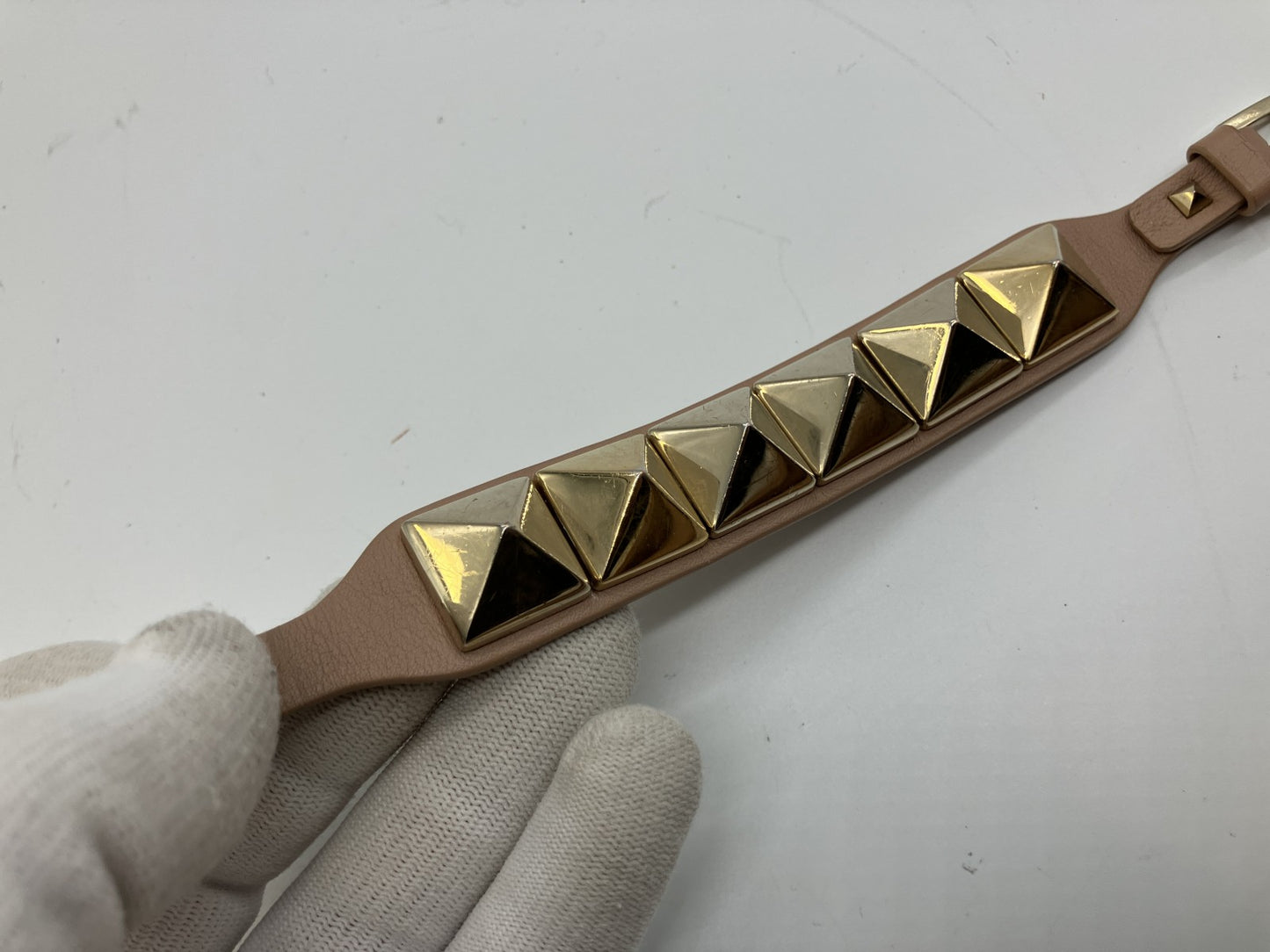 Valentino Garavani Leather Stud Bracelet Gold Nude 21.6cm 17.5-19.5cm