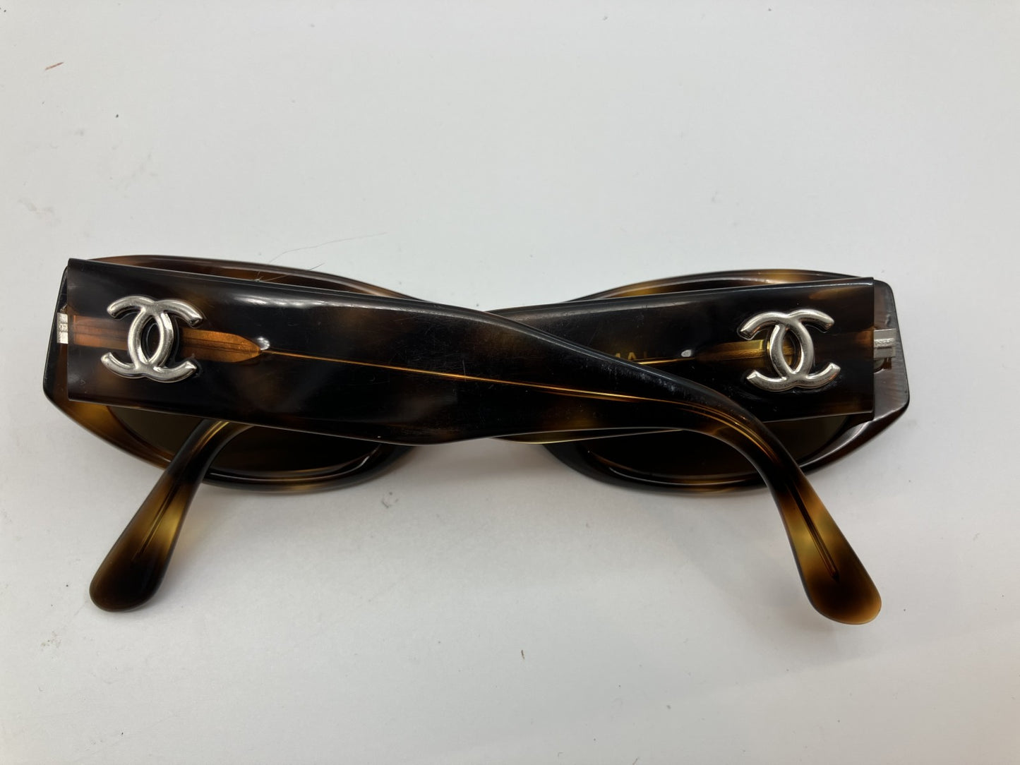 CHANEL 06920 91235 CC Logo Tortoiseshell Sunglasses – Small Frame Size