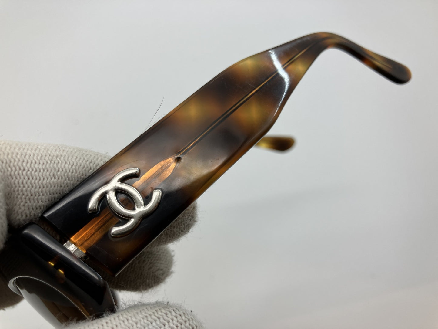 CHANEL 06920 91235 CC Logo Tortoiseshell Sunglasses – Small Frame Size