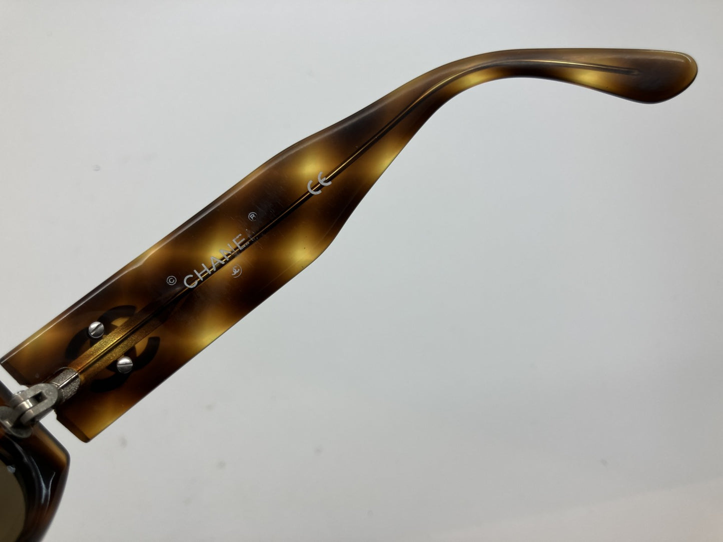 CHANEL 06920 91235 CC Logo Tortoiseshell Sunglasses – Small Frame Size