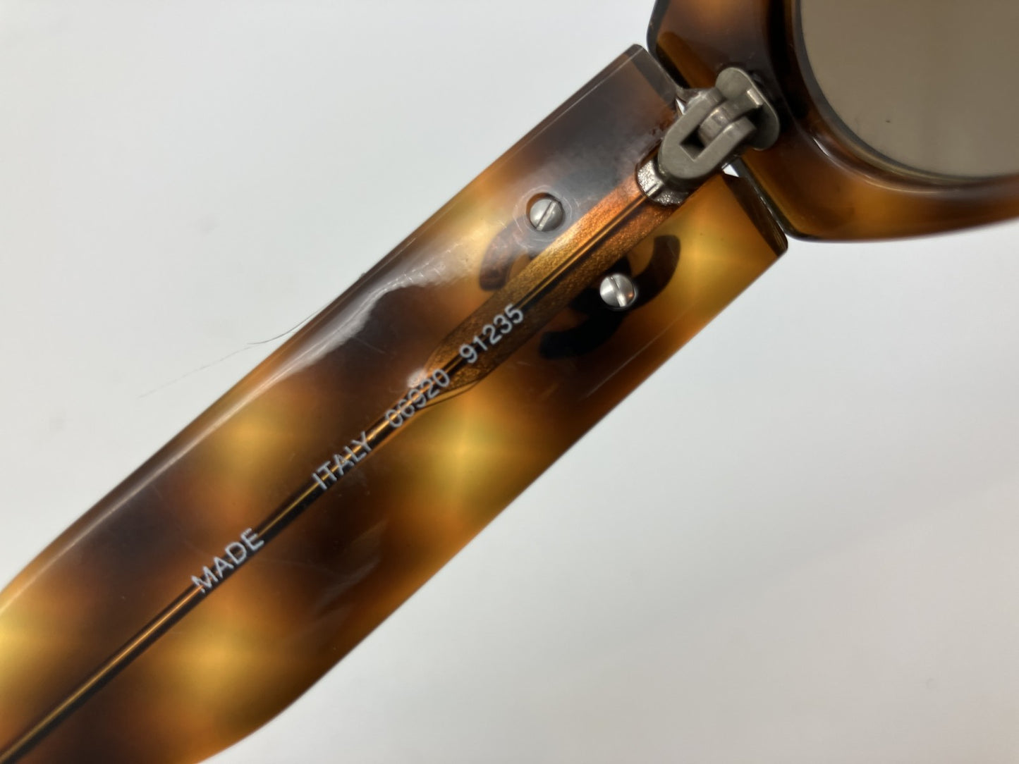 CHANEL 06920 91235 CC Logo Tortoiseshell Sunglasses – Small Frame Size