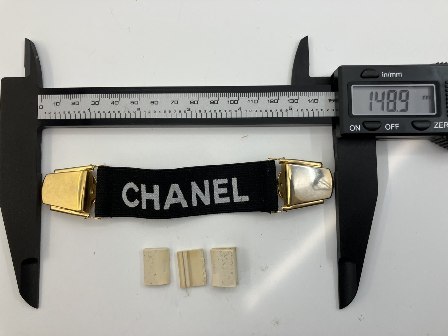 CHANEL Chanel Armband with Logo and Arm Clip, Gold (One Side Only) / Rubber Damage, Still Usable (Weak Holding Strength)