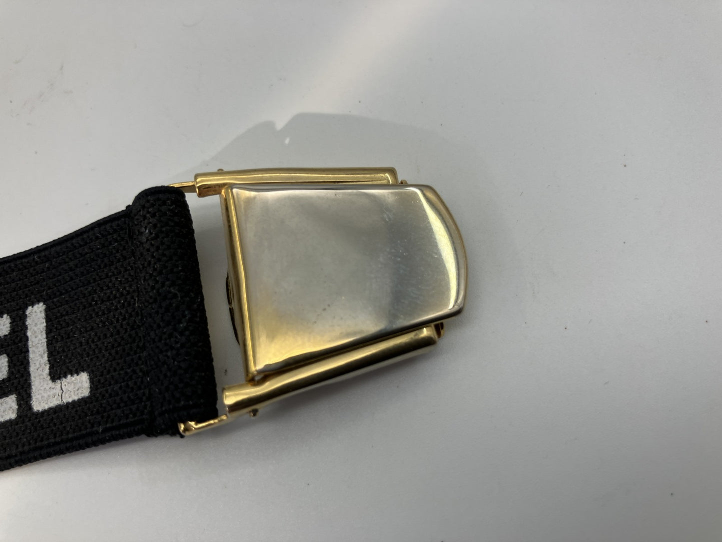 CHANEL Chanel Armband with Logo and Arm Clip, Gold (One Side Only) / Rubber Damage, Still Usable (Weak Holding Strength)