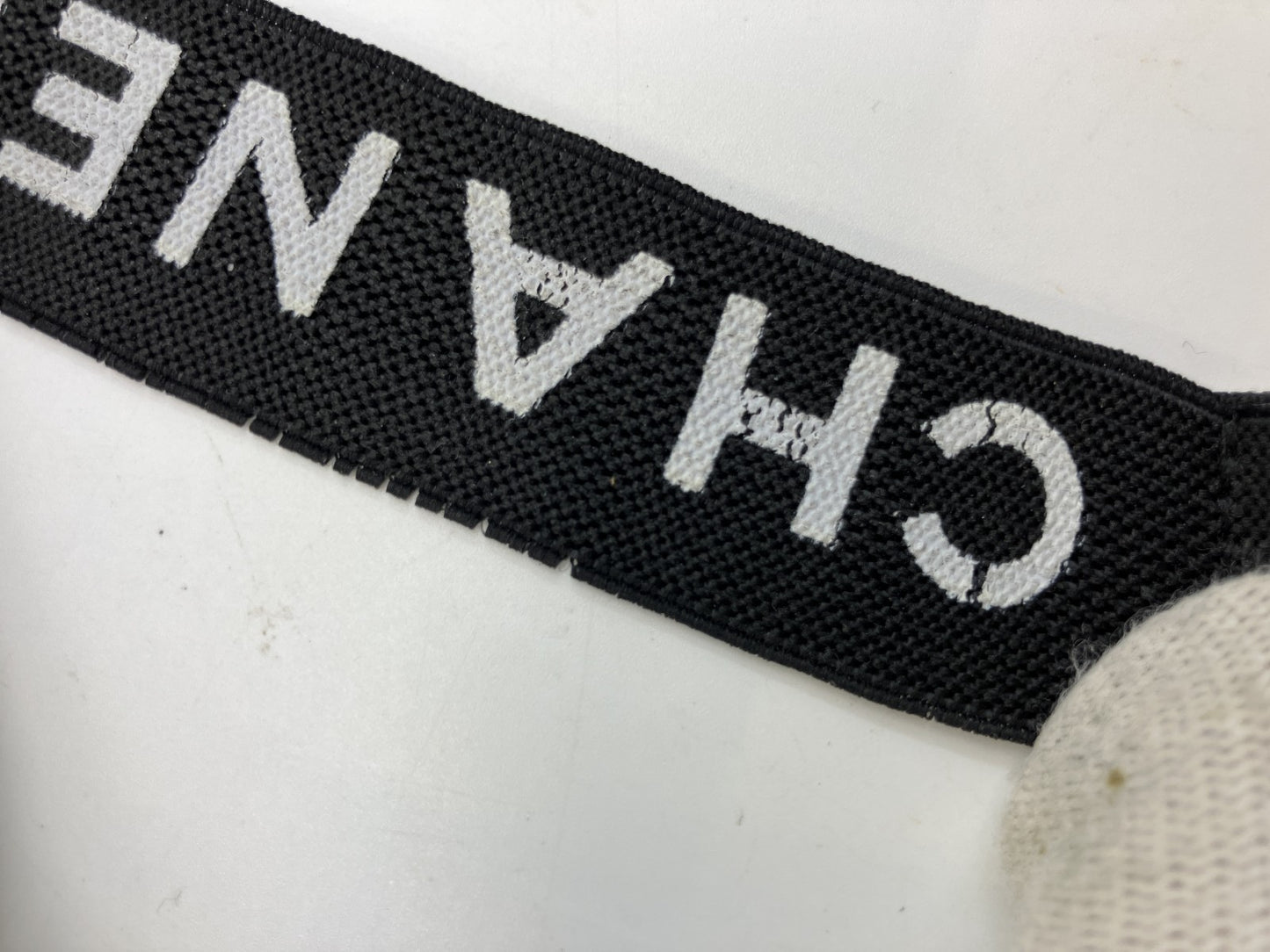 CHANEL Chanel Armband with Logo and Arm Clip, Gold (One Side Only) / Rubber Damage, Still Usable (Weak Holding Strength)