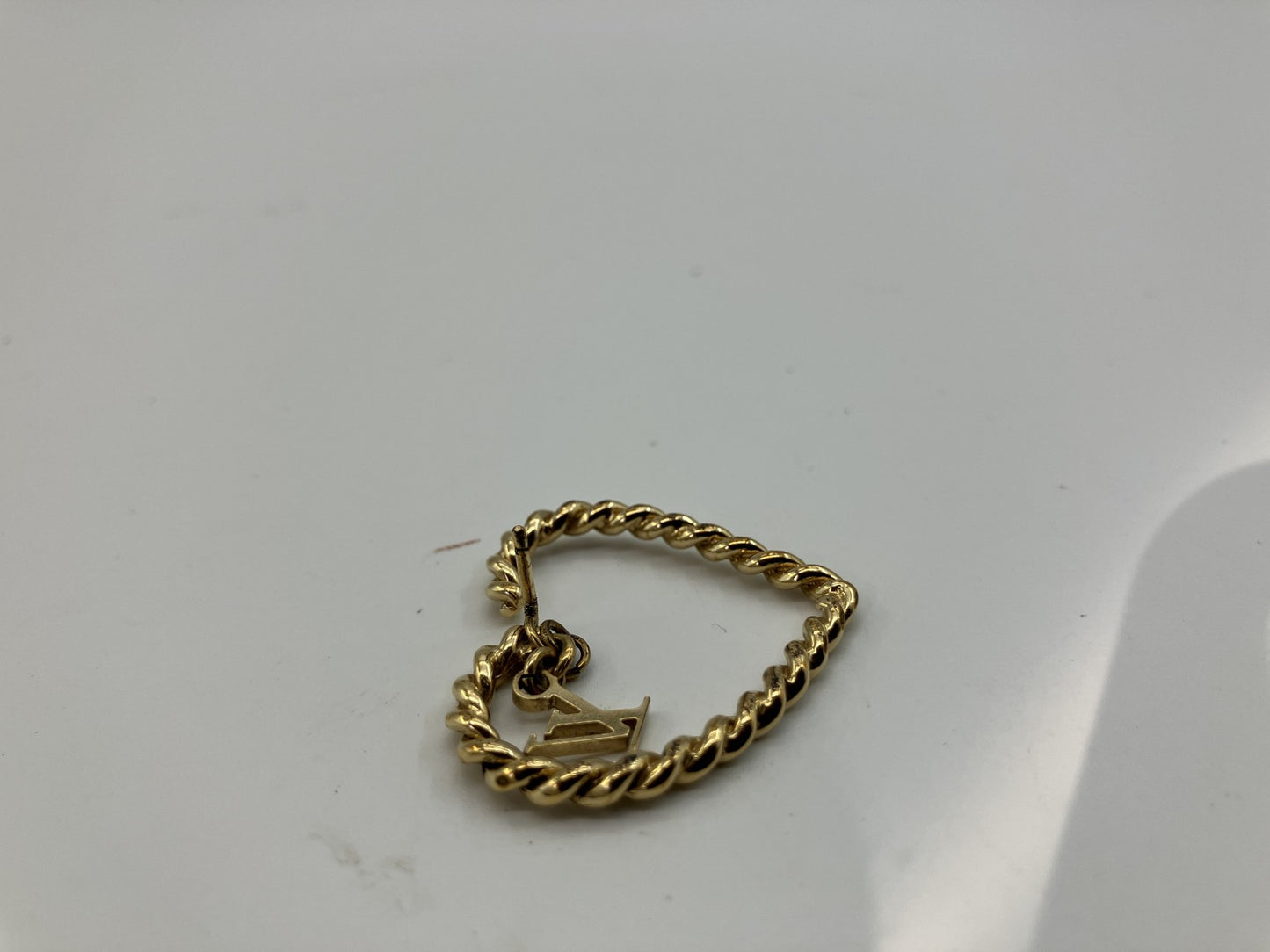 ルイ モノグラム ピアス ゴールド 縦2.7ｃｍ（1.06インチ） 横2.8ｃｍ（1.10インチ） 送料無料