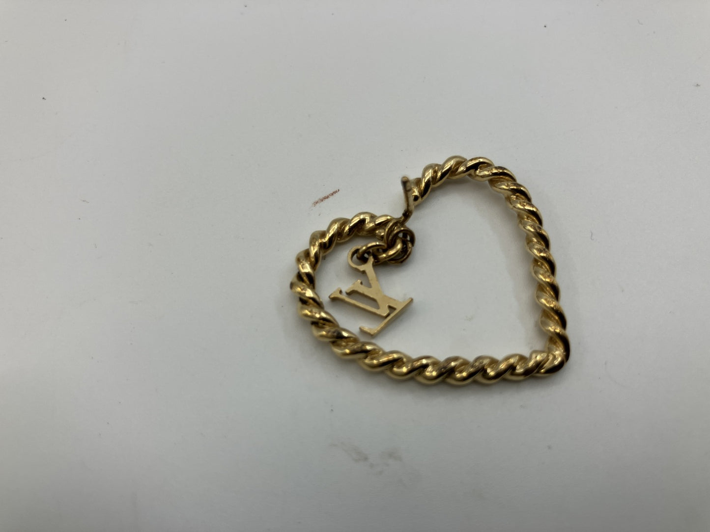 ルイ モノグラム ピアス ゴールド 縦2.7ｃｍ（1.06インチ） 横2.8ｃｍ（1.10インチ） 送料無料