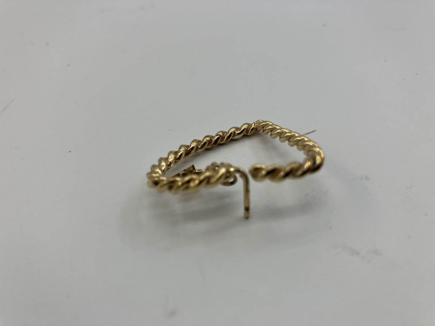 ルイ モノグラム ピアス ゴールド 縦2.7ｃｍ（1.06インチ） 横2.8ｃｍ（1.10インチ） 送料無料