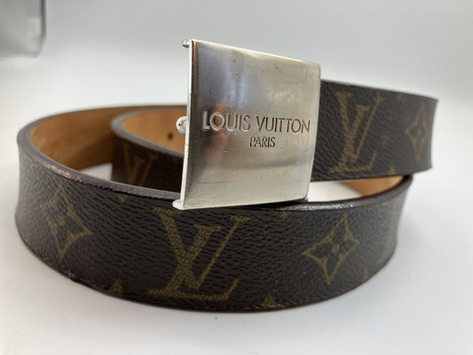 LOUIS VUITTON Monogram Belt ความยาวรวม 100ซม. (39.37 นิ้ว) ความกว้าง 3ซม. (1.18 นิ้ว) จัดส่งฟรี 