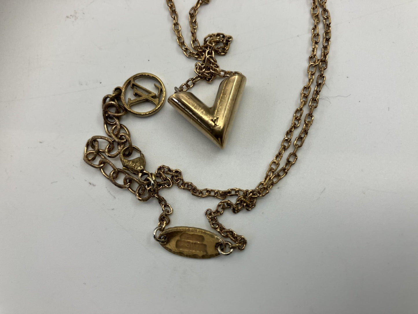 LOUIS VUITTON Essential V Necklace Gold Neck size approx. 51cm (20.08 inch) Free shipping 