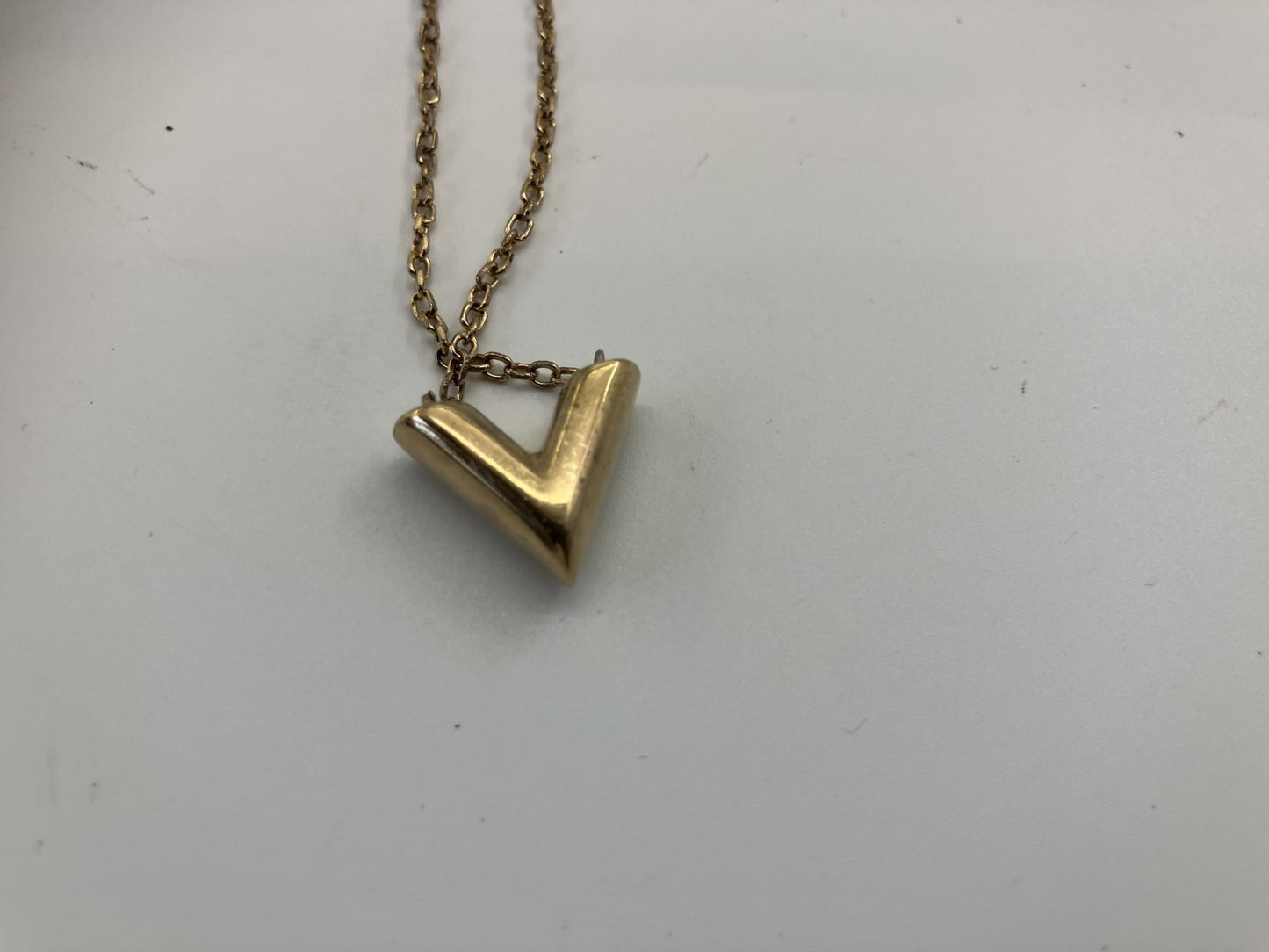 LOUIS VUITTON Essential V Necklace Gold Neck size approx. 51cm (20.08 inch) Free shipping 