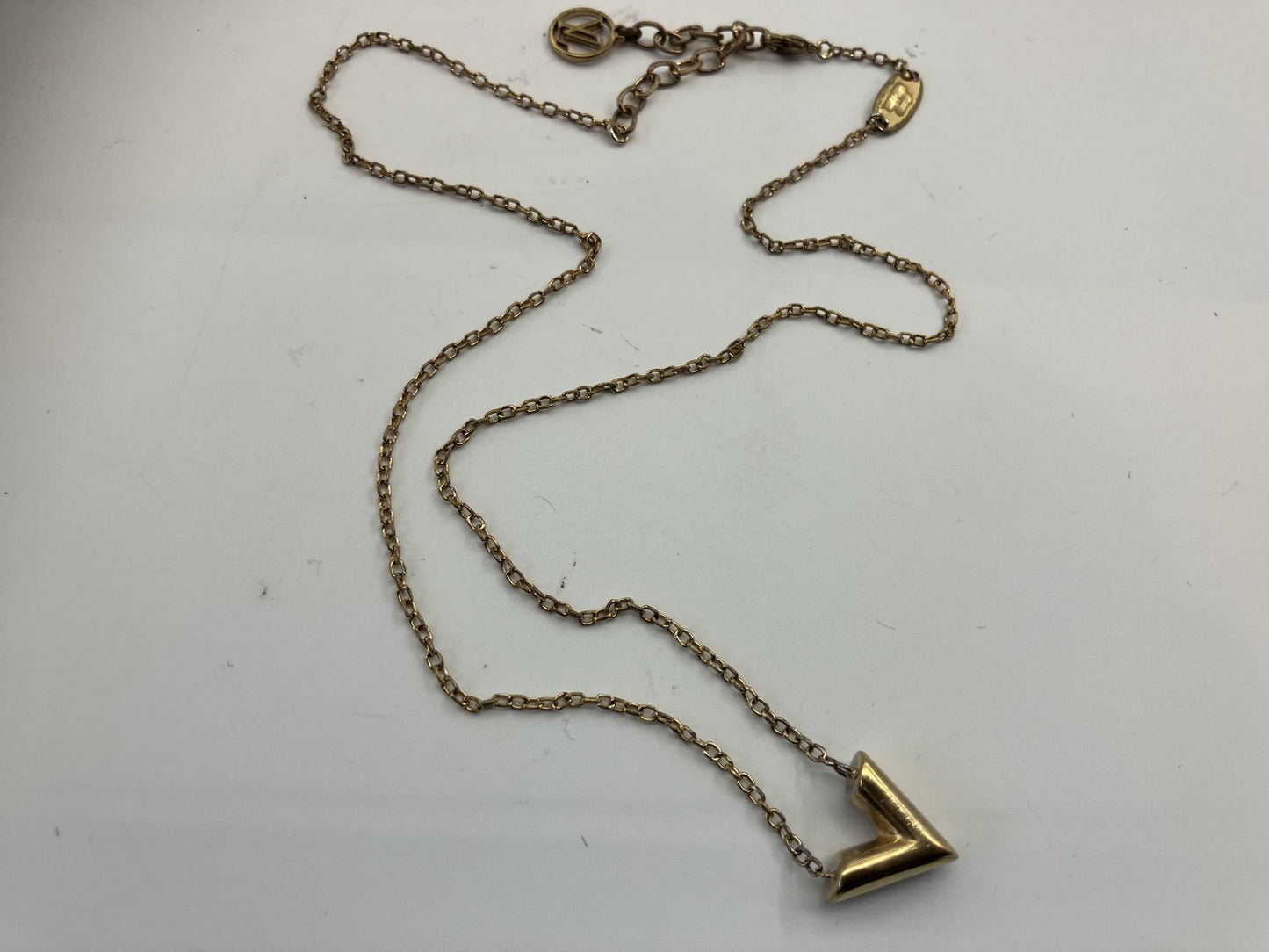 LOUIS VUITTON Essential V Necklace Gold Neck size approx. 51cm (20.08 inch) Free shipping 