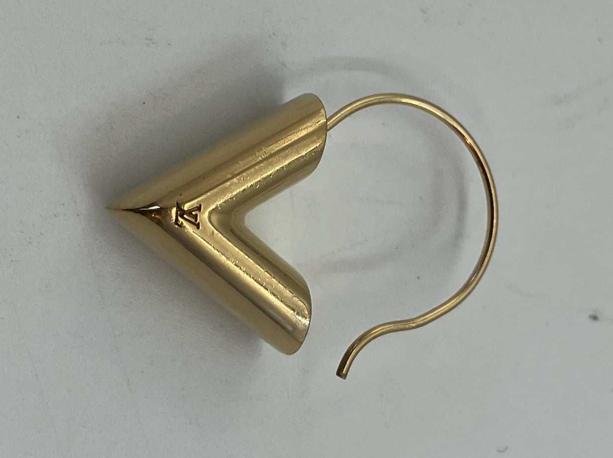 LOUIS VUITTON Hoop Earrings, Escential V Pierced Earrings, One Side Only, M61088 Gold,