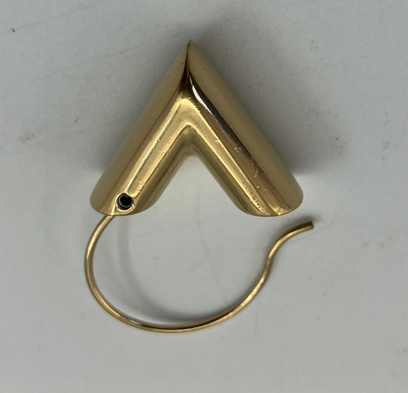 LOUIS VUITTON Hoop Earrings, Escential V Pierced Earrings, One Side Only, M61088 Gold,