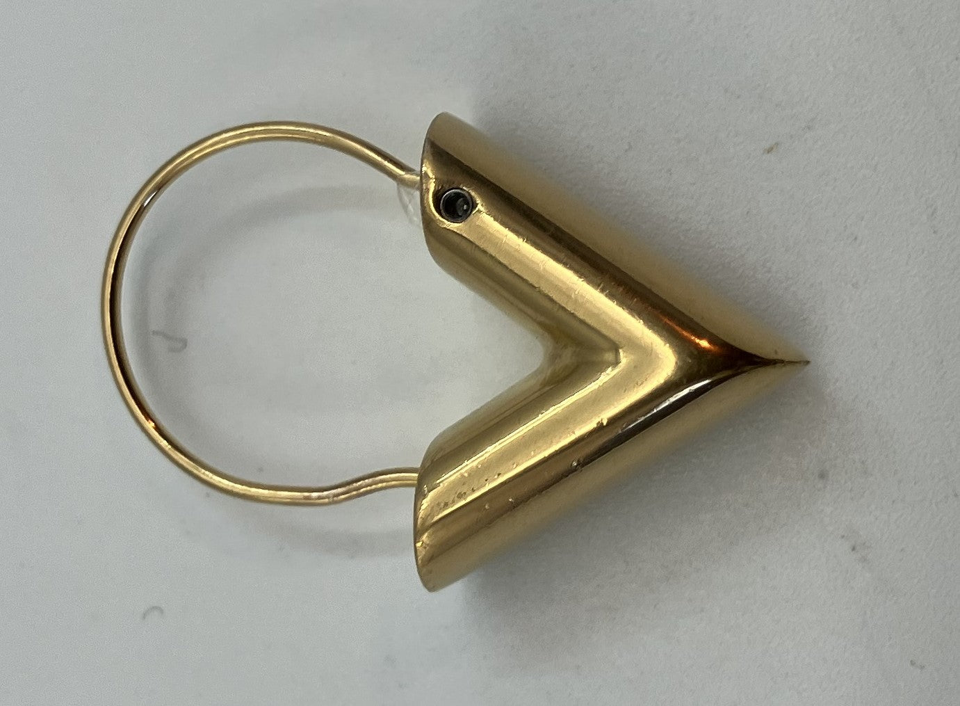 LOUIS VUITTON Hoop Earrings, Escential V Pierced Earrings, One Side Only, M61088 Gold,