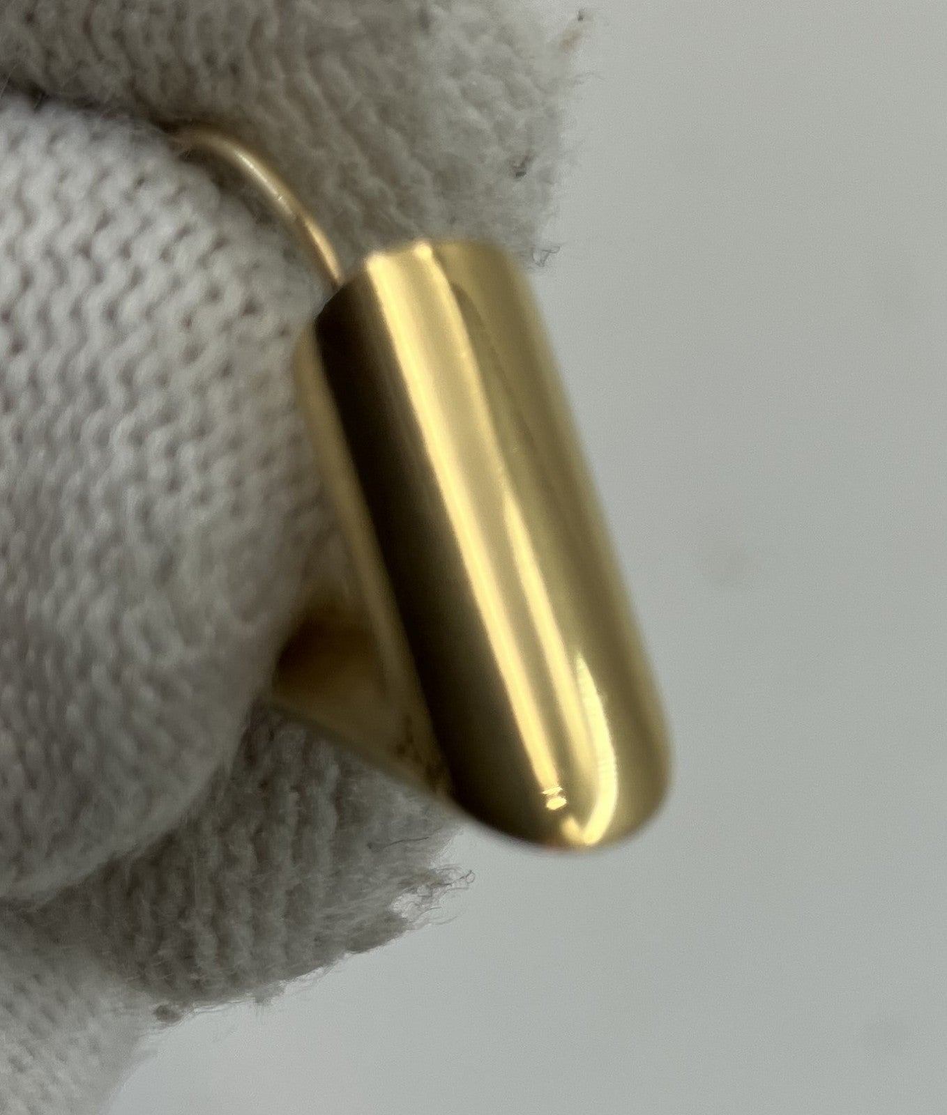 LOUIS VUITTON Hoop Earrings, Escential V Pierced Earrings, One Side Only, M61088 Gold,