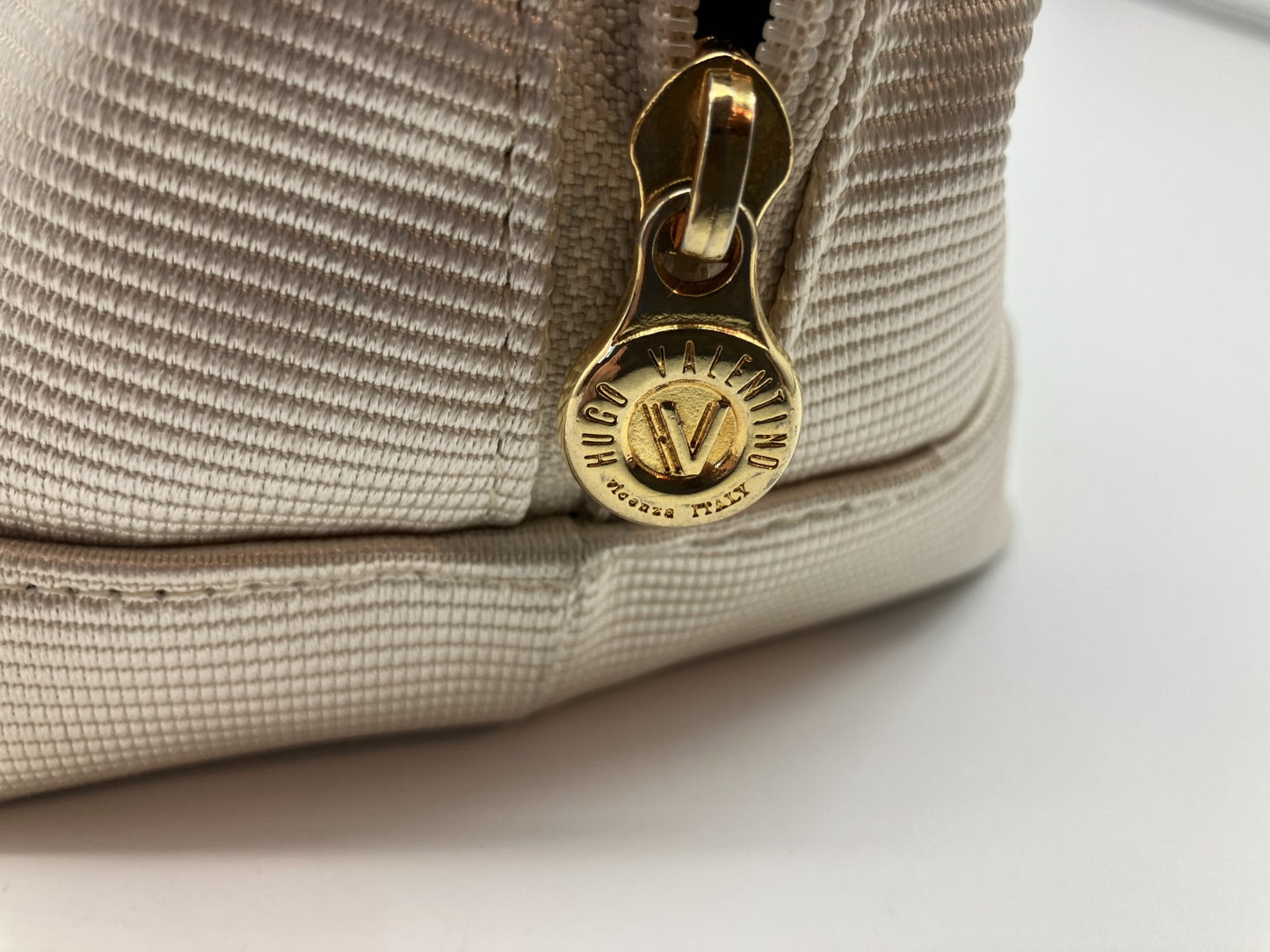 HUGO VALENTINO Handbag - White - W22 x H13.5 x D13 cm -