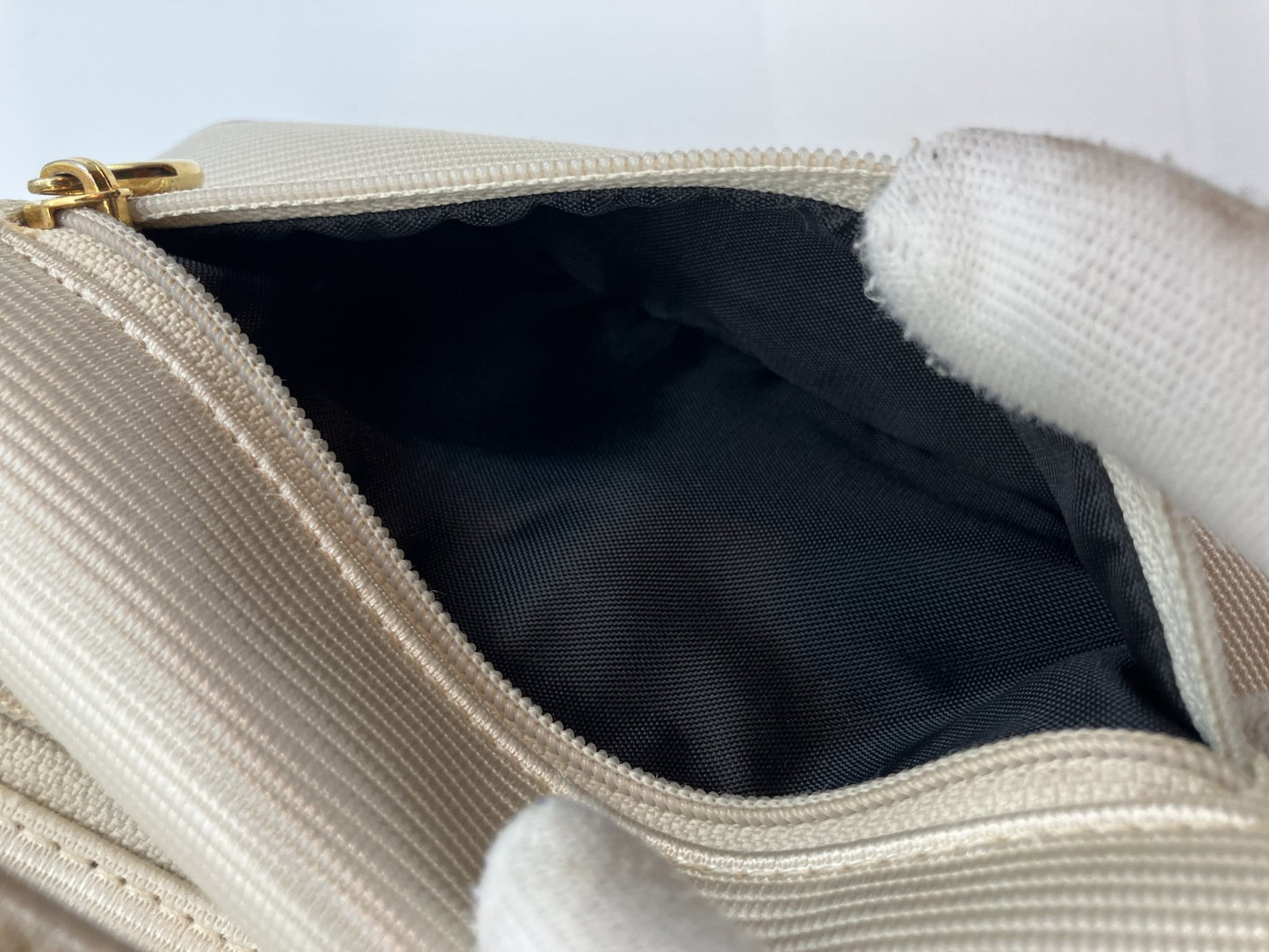 HUGO VALENTINO Handbag - White - W22 x H13.5 x D13 cm -