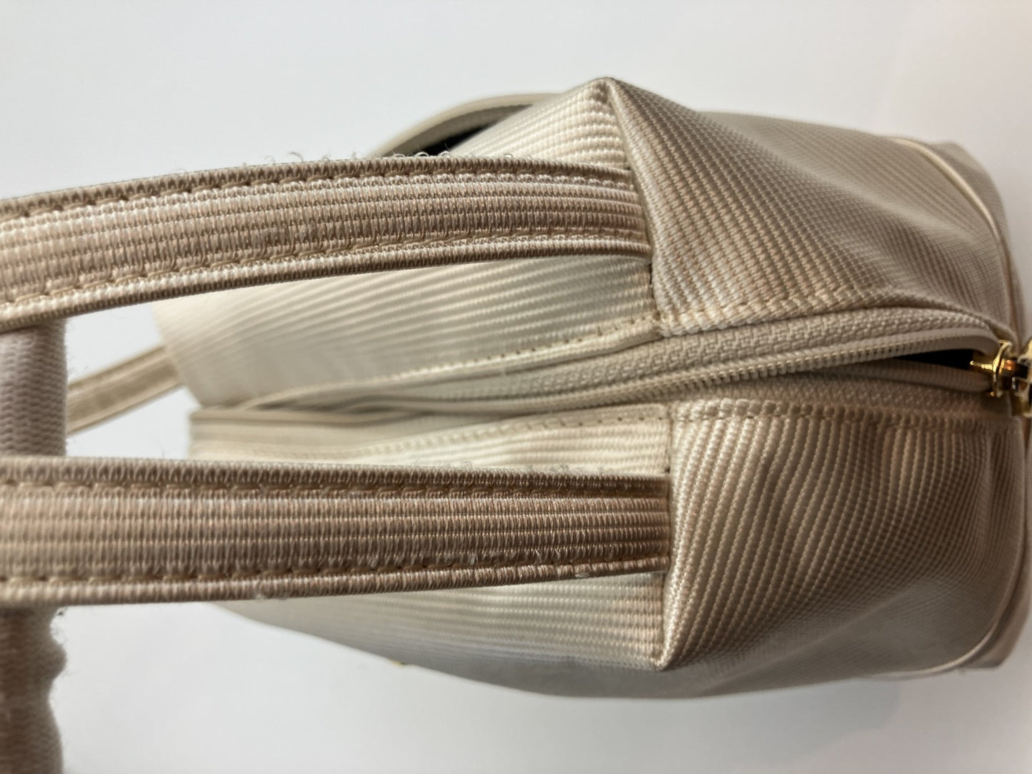 HUGO VALENTINO Handbag - White - W22 x H13.5 x D13 cm -