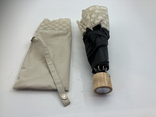 Yves Saint Laurent Parasol, folded: 24 cm (9.45 inch) heart motif folding umbrella, ivory and black, 縲縲縲縲