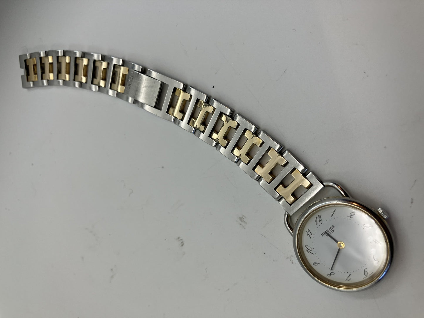 ハーメス アルソー 白文字盤 腕時計 ケース幅約２８ｍｍ 届く17ｃｍ(6.69インチ) 送料無料