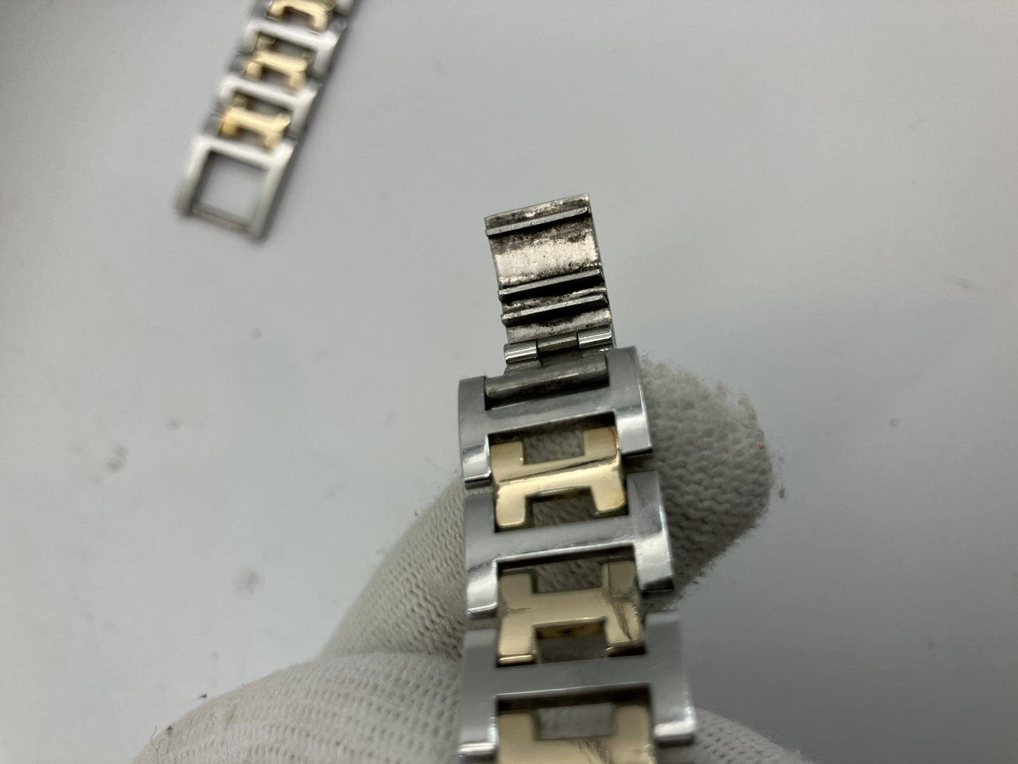 ハーメス アルソー 白文字盤 腕時計 ケース幅約２８ｍｍ 届く17ｃｍ(6.69インチ) 送料無料