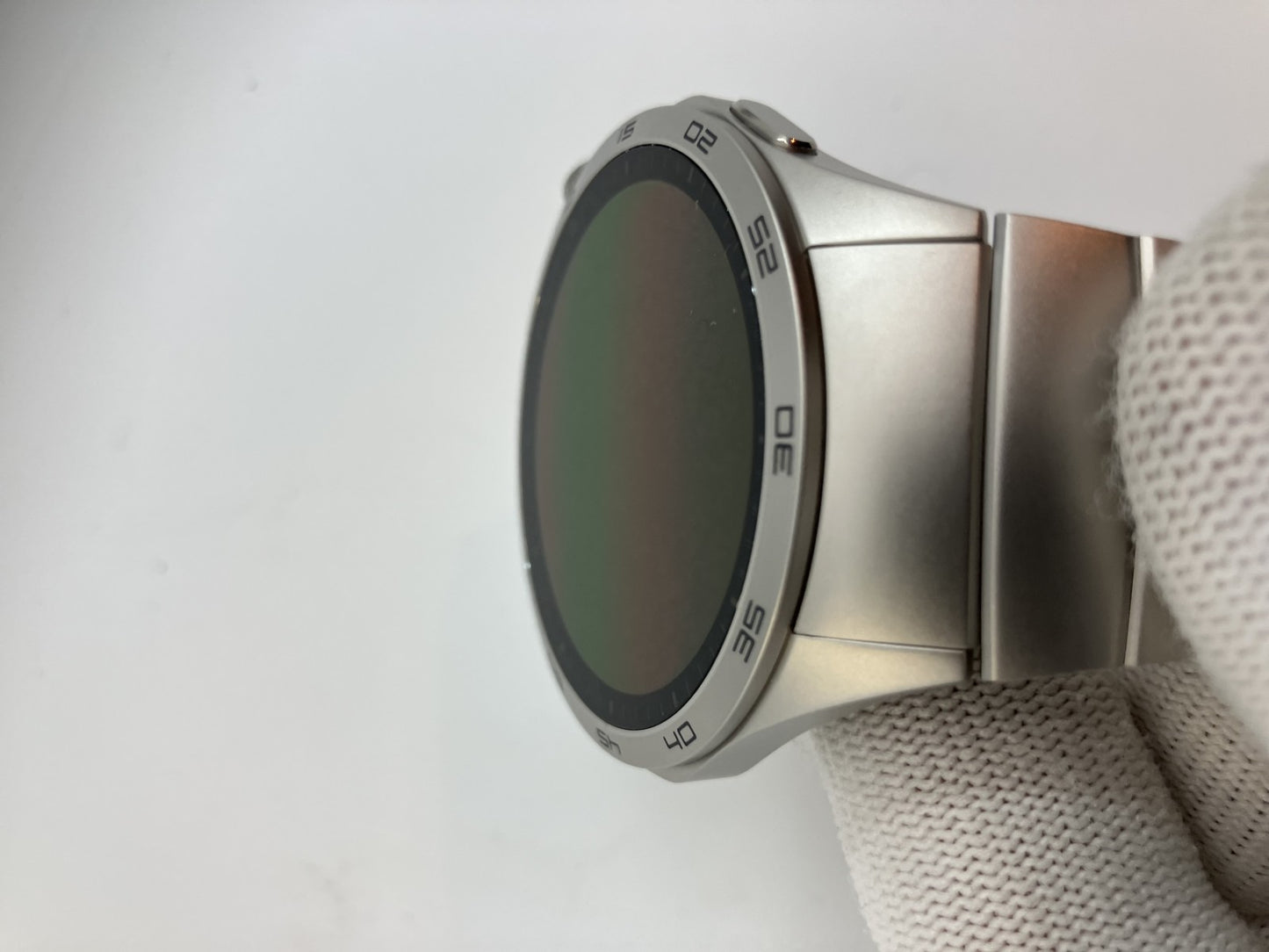 Good condition HUAWEI smartwatch GT4, wrist size 15cm, silver, box, extra 7 pieces, instruction manual included, free shipping 